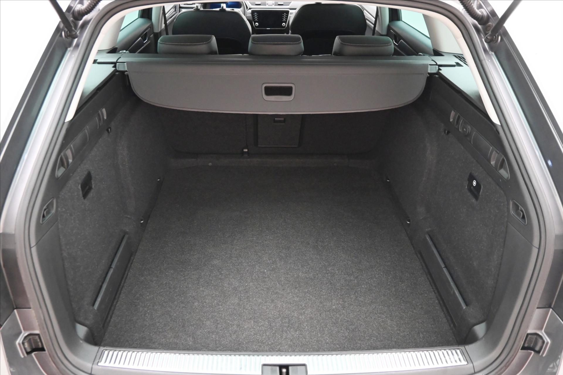 Hlavní fotografie vozu Škoda Superb 2,0 TDI 110 kW DSG STYLE Záruka až 5 let (10)