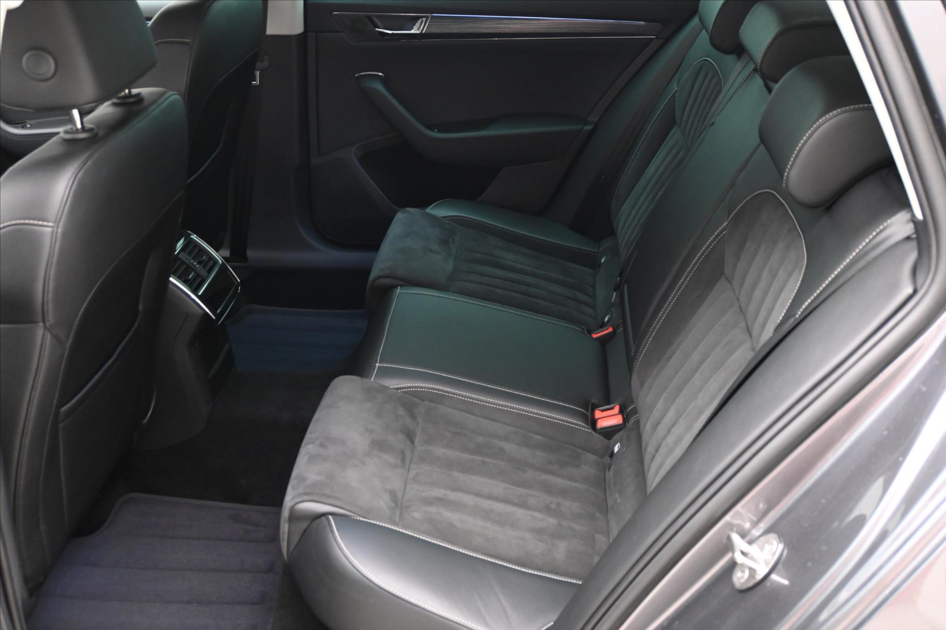 Hlavní fotografie vozu Škoda Superb 2,0 TDI 110 kW DSG STYLE Záruka až 5 let (14)