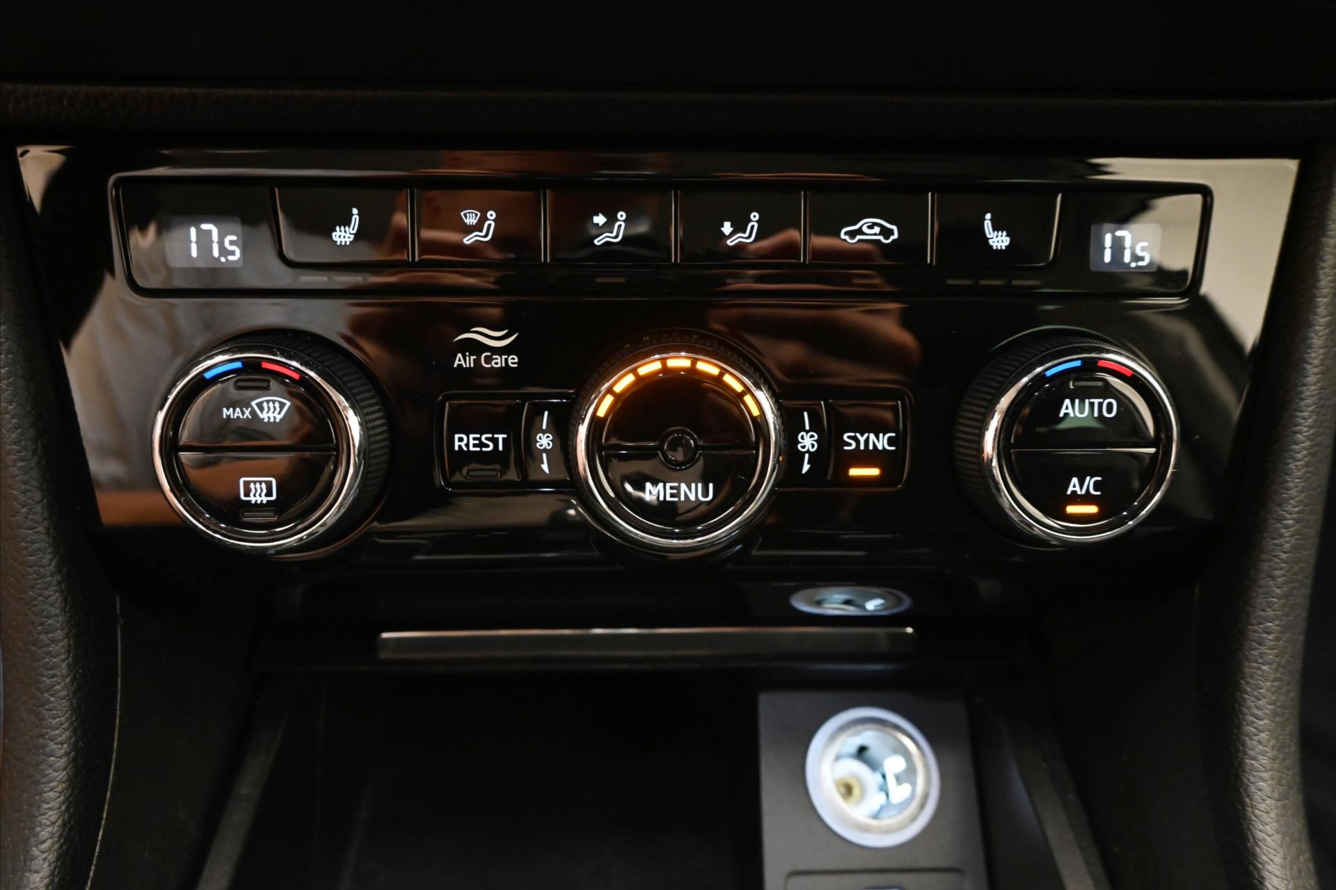 Hlavní fotografie vozu Škoda Superb 2,0 TDI 110 kW DSG STYLE Záruka až 5 let (21)