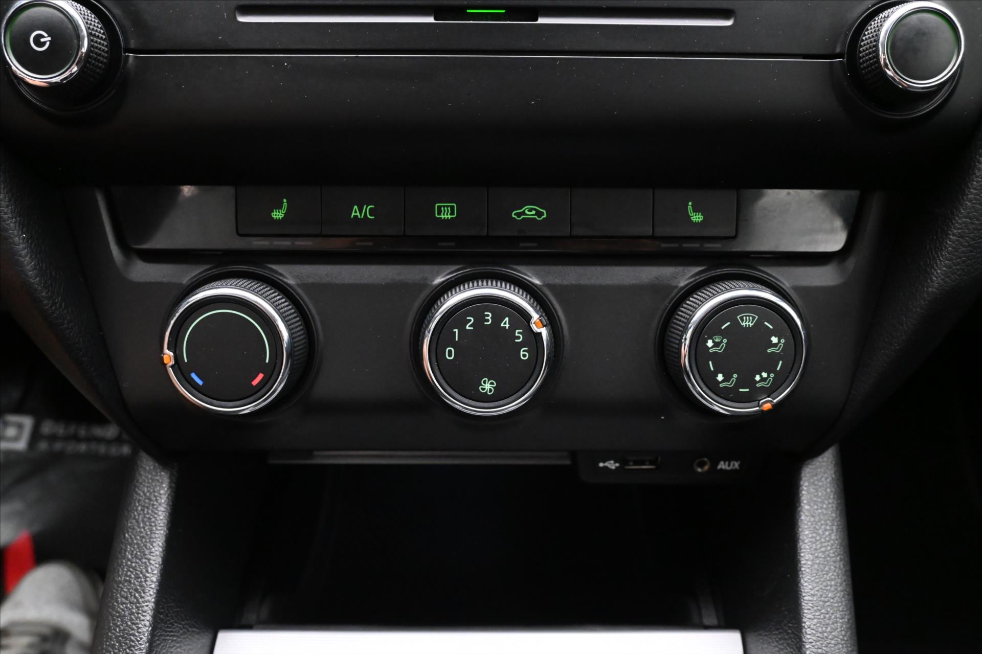 Hlavní fotografie vozu Škoda Octavia 1,6 TDI 77 kW Ambition (20)
