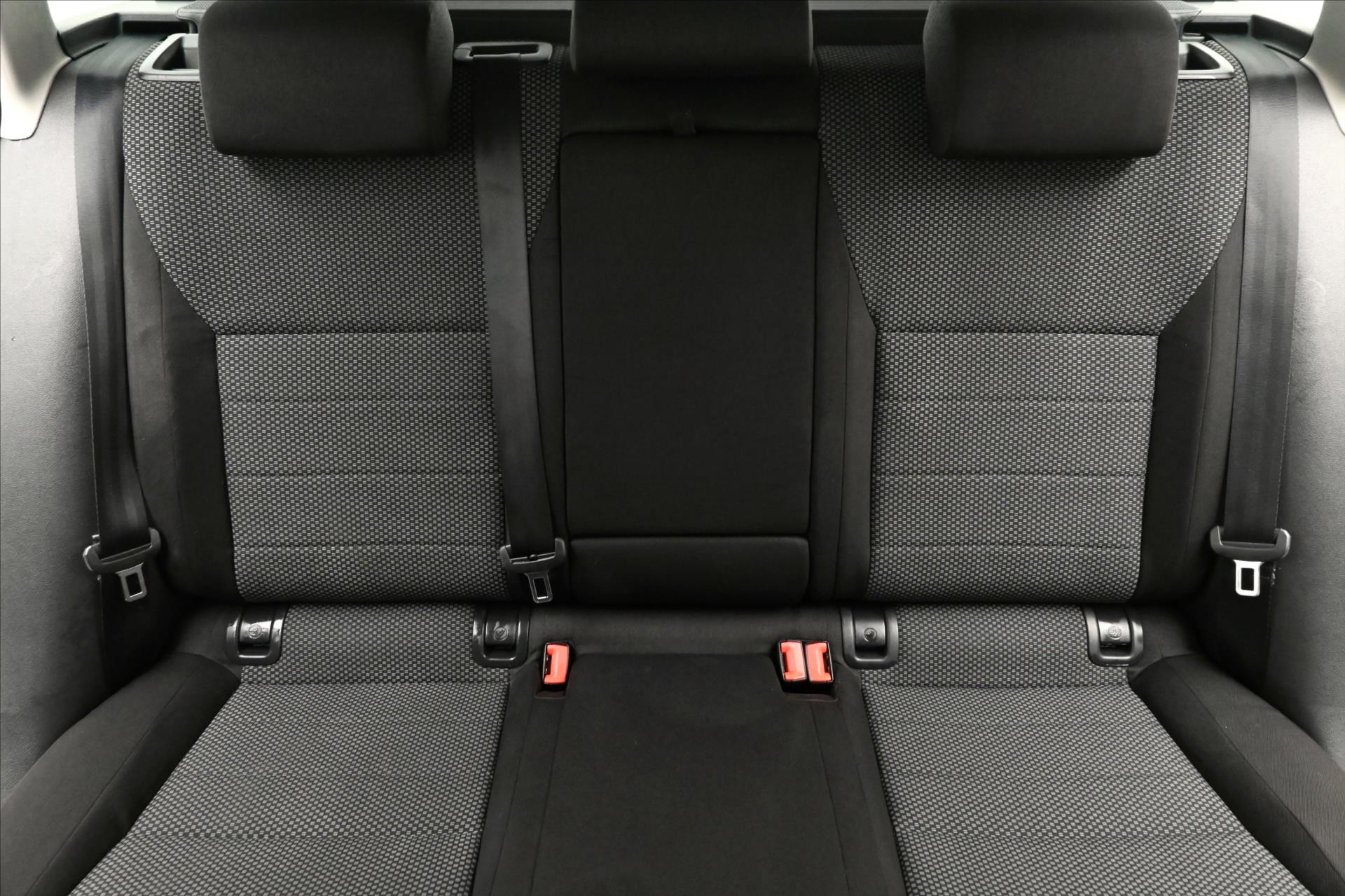 Hlavní fotografie vozu Škoda Octavia 1,6 TDI 77 kW Ambition (26)