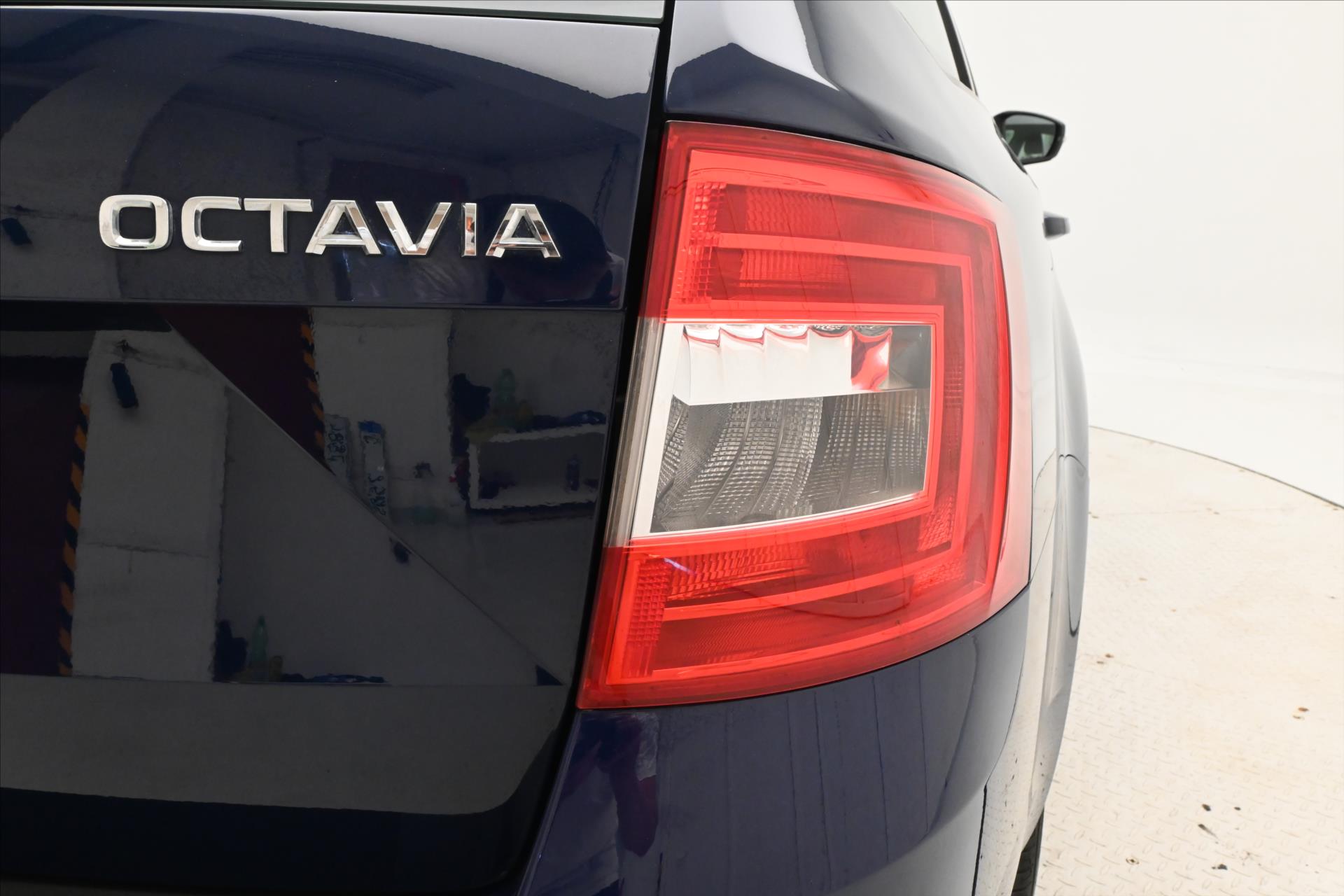 Hlavní fotografie vozu Škoda Octavia 1,6 TDI 77 kW Ambition (28)