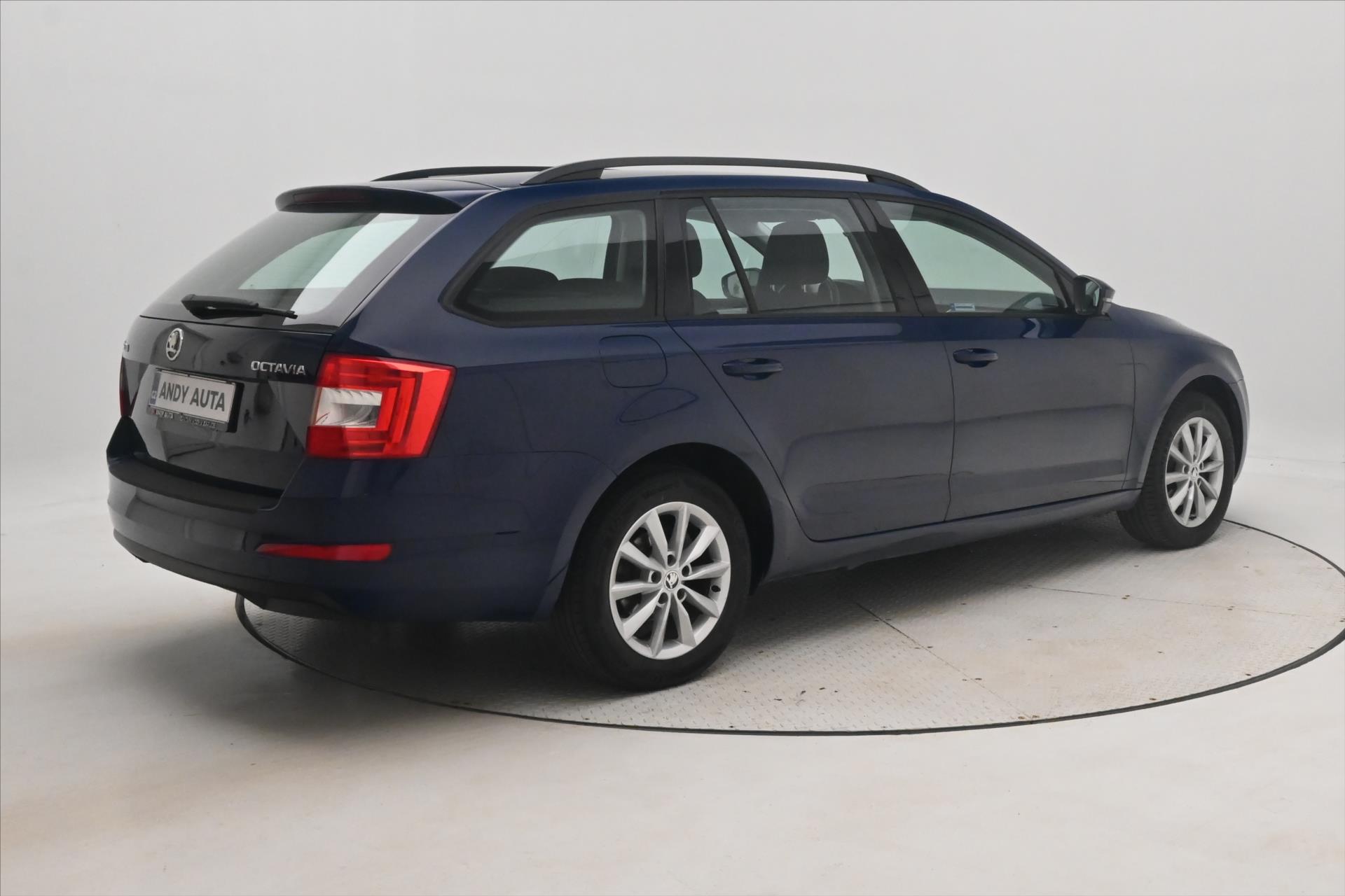 Hlavní fotografie vozu Škoda Octavia 1,6 TDI 77 kW Ambition (5)