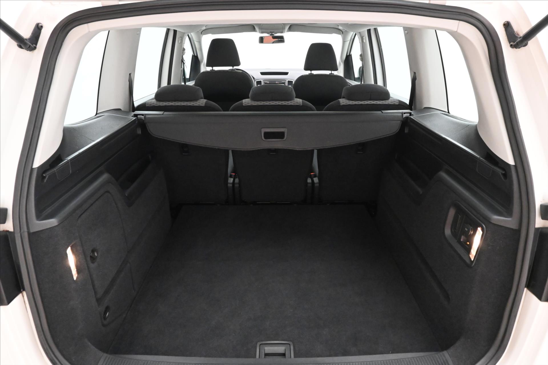 Hlavní fotografie vozu Volkswagen Sharan 2,0 TDI 103 kW Manuál Panorama Tažné (10)