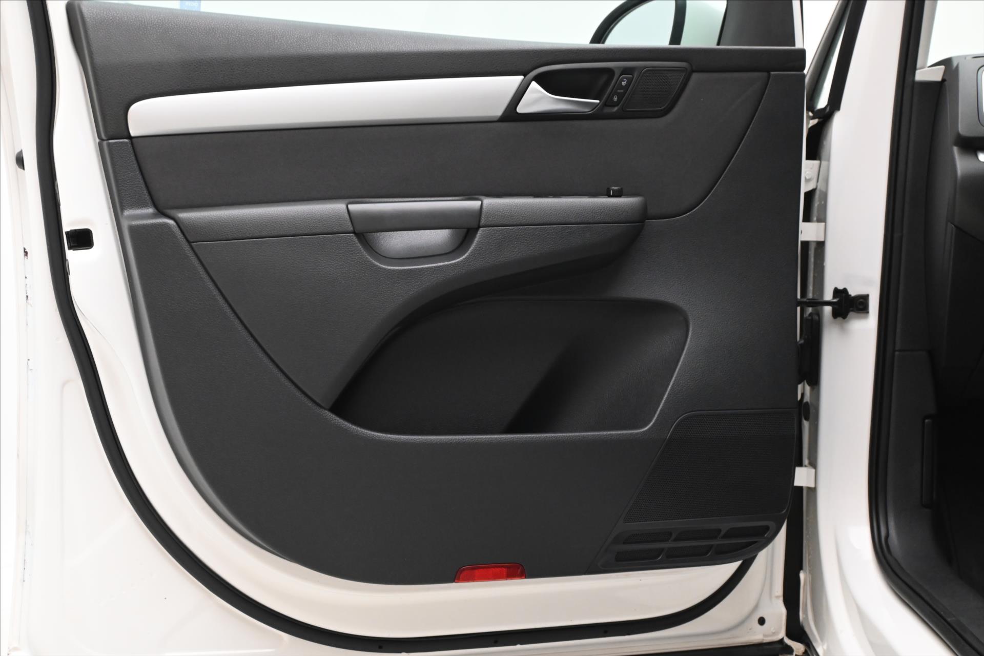 Hlavní fotografie vozu Volkswagen Sharan 2,0 TDI 103 kW Manuál Panorama Tažné (22)