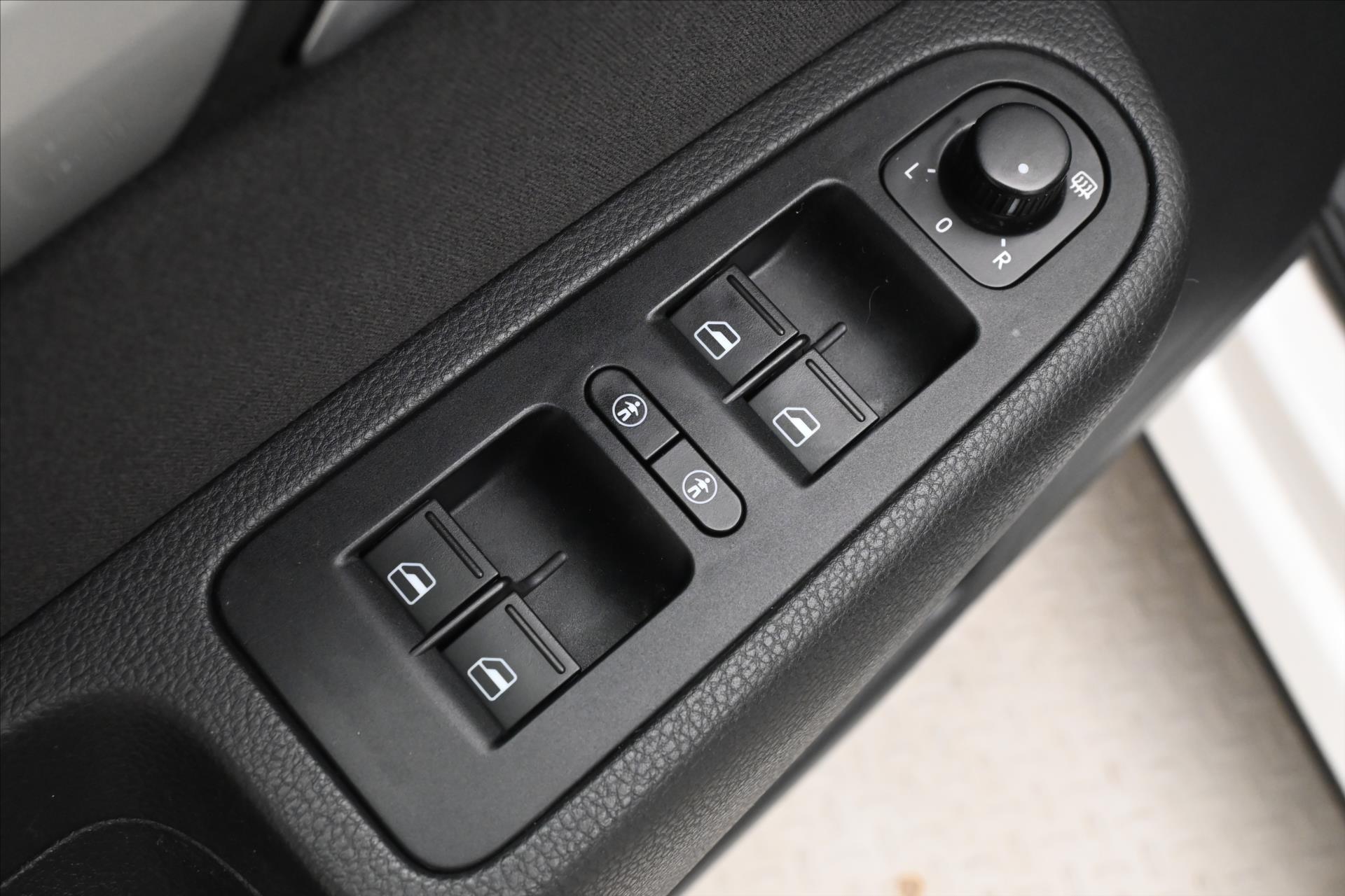 Hlavní fotografie vozu Volkswagen Sharan 2,0 TDI 103 kW Manuál Panorama Tažné (23)