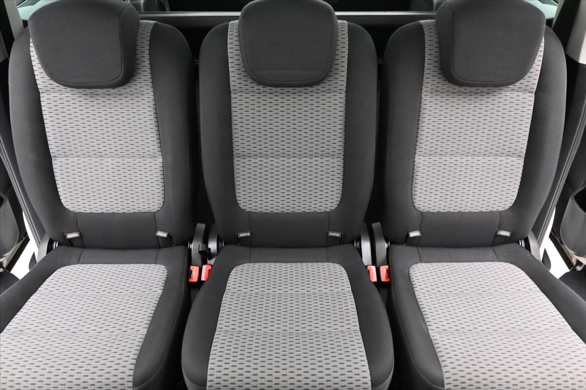 Hlavní fotografie vozu Volkswagen Sharan 2,0 TDI 103 kW Manuál Panorama Tažné (25)