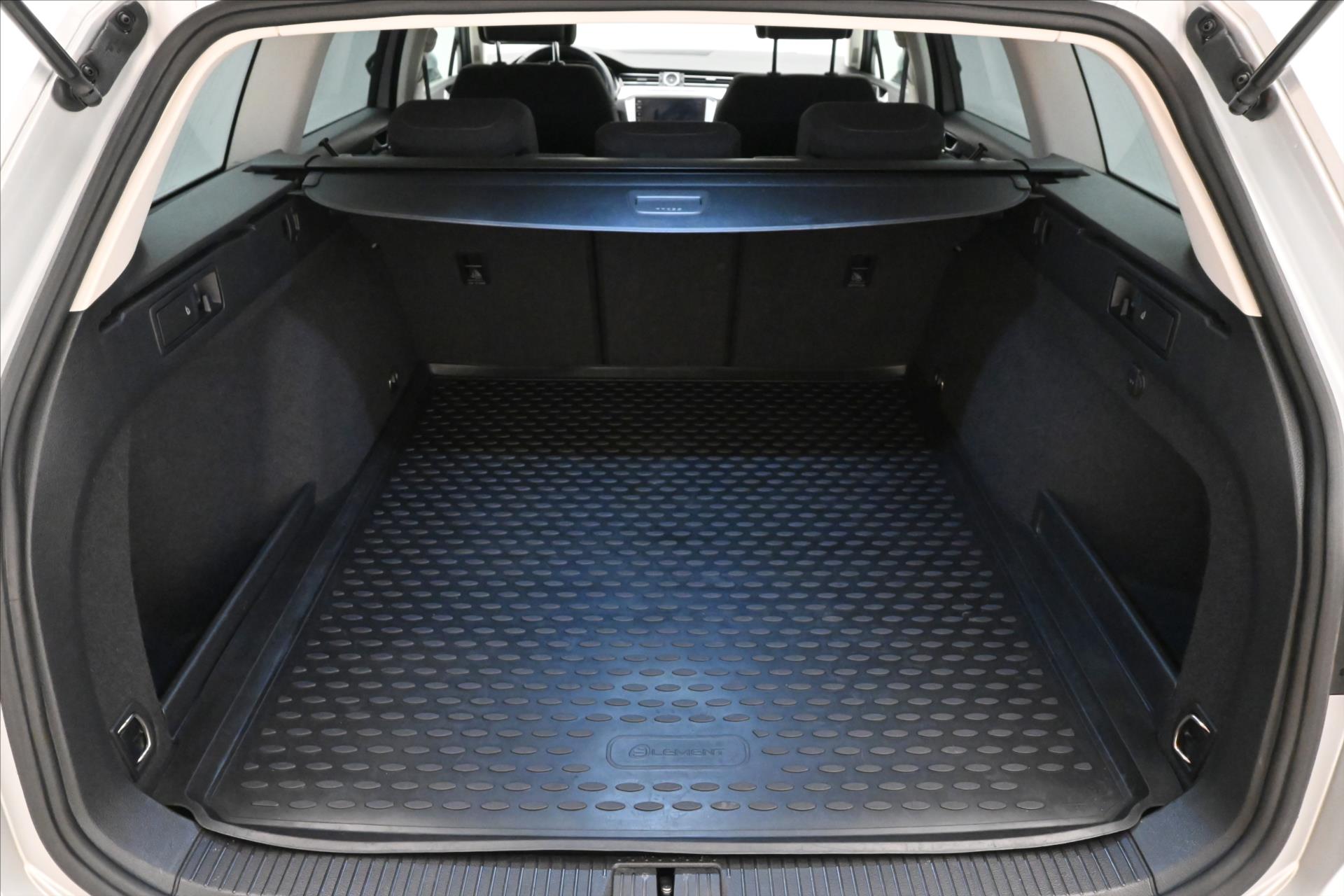 Hlavní fotografie vozu Volkswagen Passat 2,0 TDI 110 kW Navigace Záruka až 5 let (10)