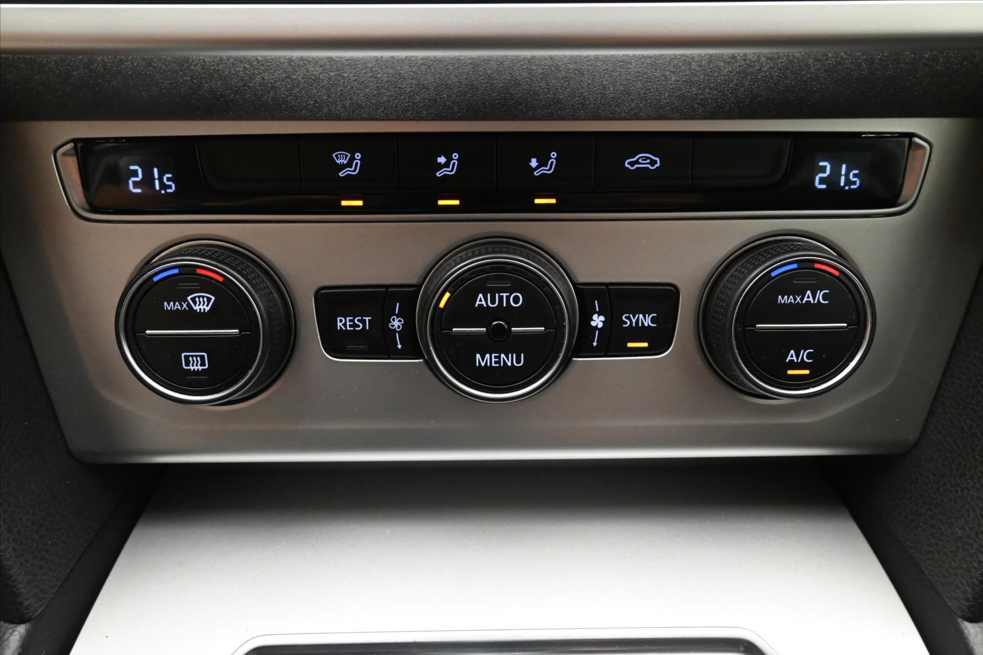 Hlavní fotografie vozu Volkswagen Passat 2,0 TDI 110 kW Navigace Záruka až 5 let (21)