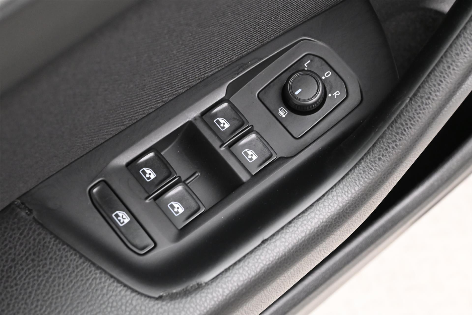 Hlavní fotografie vozu Volkswagen Passat 2,0 TDI 110 kW Navigace Záruka až 5 let (25)