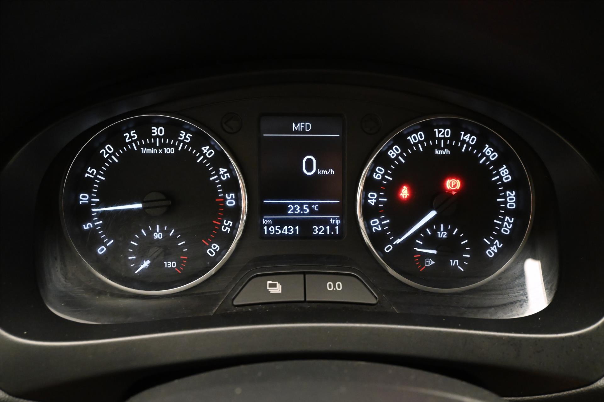 Main photo of the car Skoda Rapid 1.6 TDI 66 kW Ambition (16)