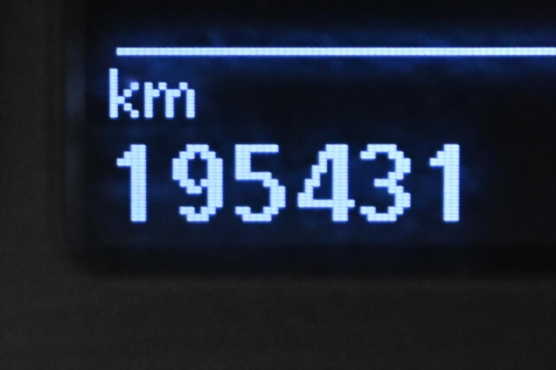 Main photo of the car Skoda Rapid 1.6 TDI 66 kW Ambition (17)