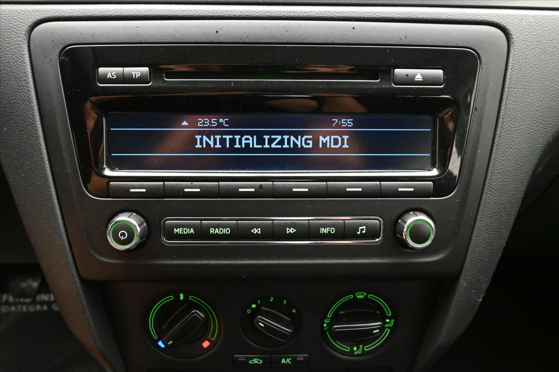 Main photo of the car Skoda Rapid 1.6 TDI 66 kW Ambition (19)