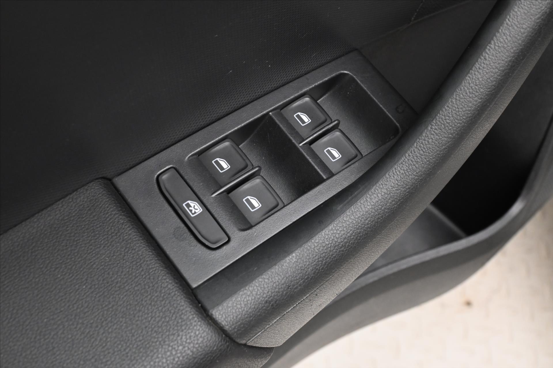 Main photo of the car Skoda Rapid 1.6 TDI 66 kW Ambition (24)