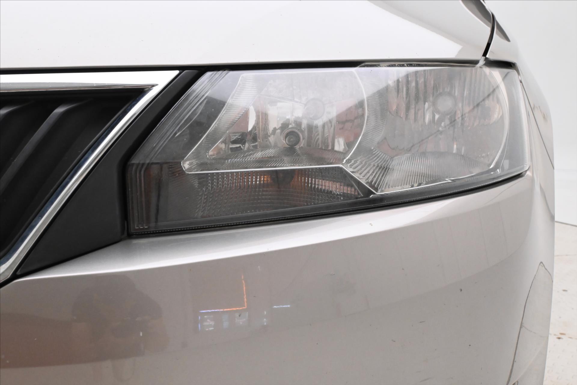 Main photo of the car Skoda Rapid 1.6 TDI 66 kW Ambition (27)