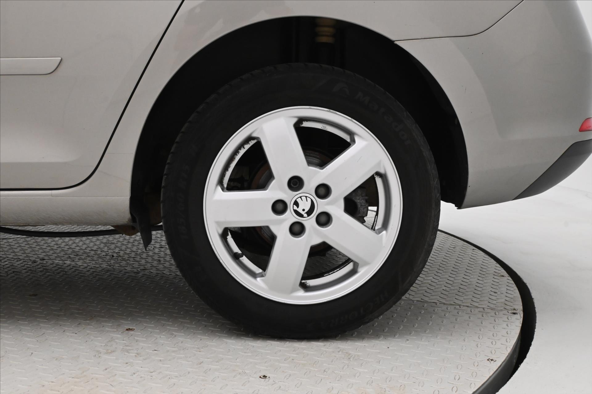 Main photo of the car Skoda Rapid 1.6 TDI 66 kW Ambition (29)