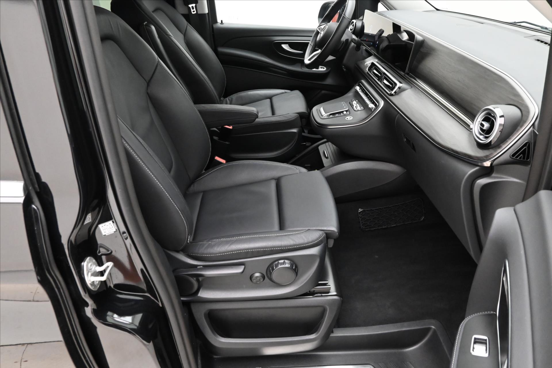 Main photo of the car Mercedes-Benz Class in 2,0 300D 174kW XL Avantgarde 8míst Záruka až 5 (17)