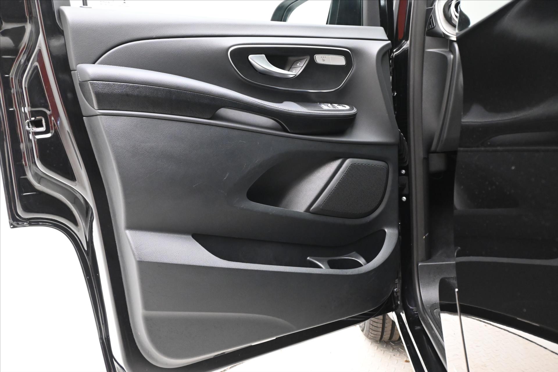 Main photo of the car Mercedes-Benz Class in 2,0 300D 174kW XL Avantgarde 8míst Záruka až 5 (23)