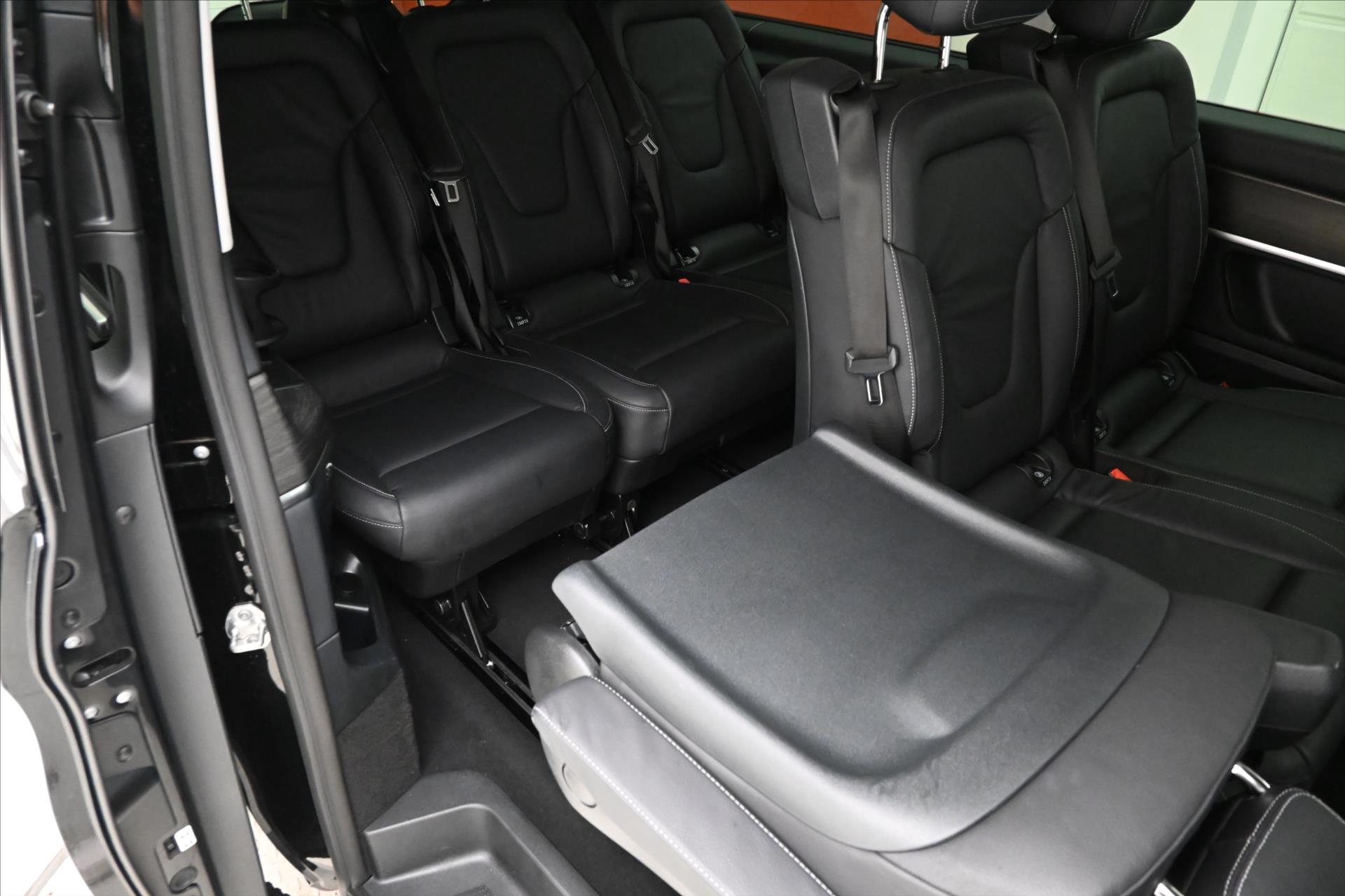Main photo of the car Mercedes-Benz Class in 2,0 300D 174kW XL Avantgarde 8míst Záruka až 5 (29)