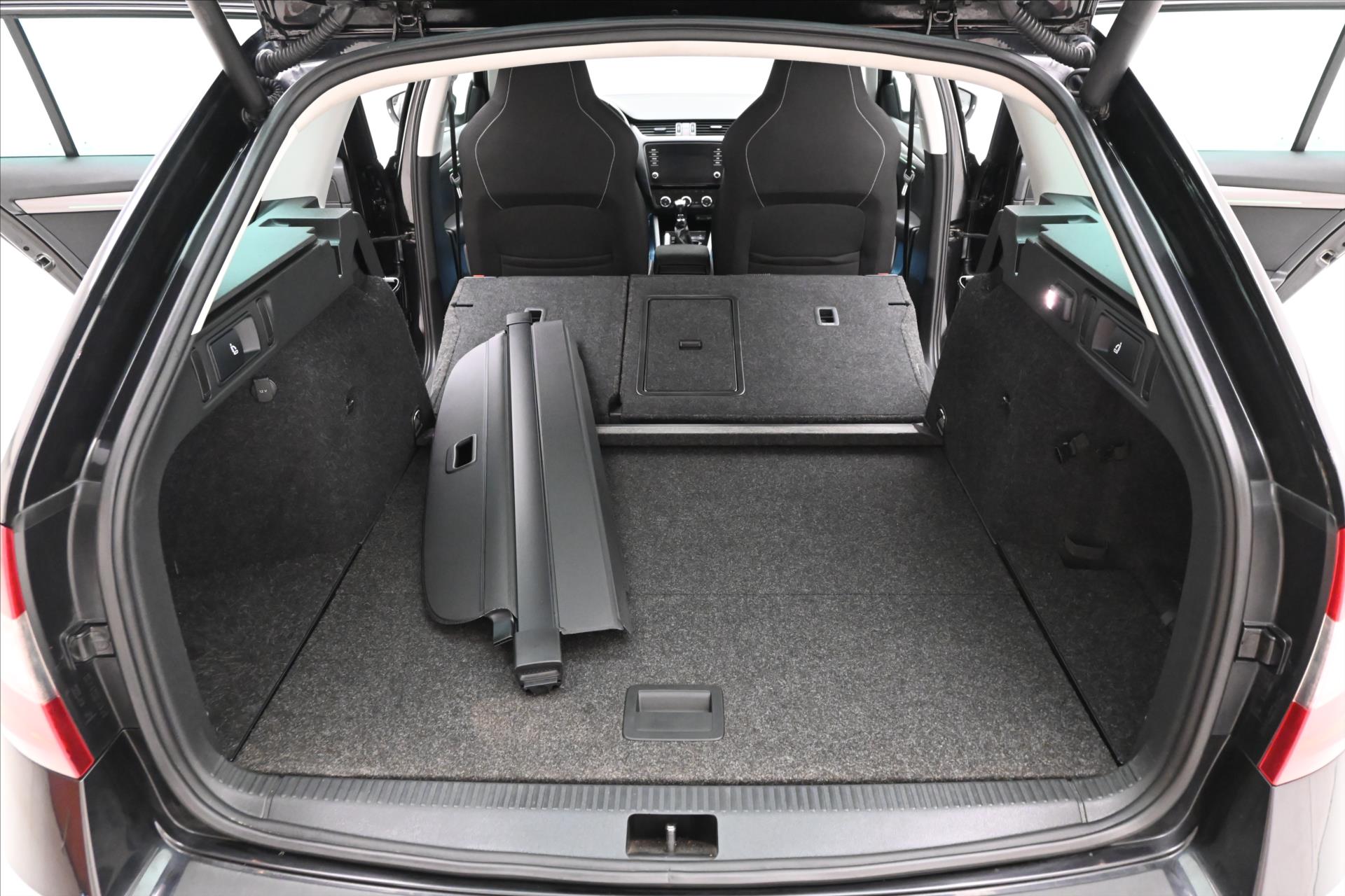 Main photo of the car Skoda Octavia 2.0 TDI 110kW 4x4 Towable Warranty up to 5 years (11)