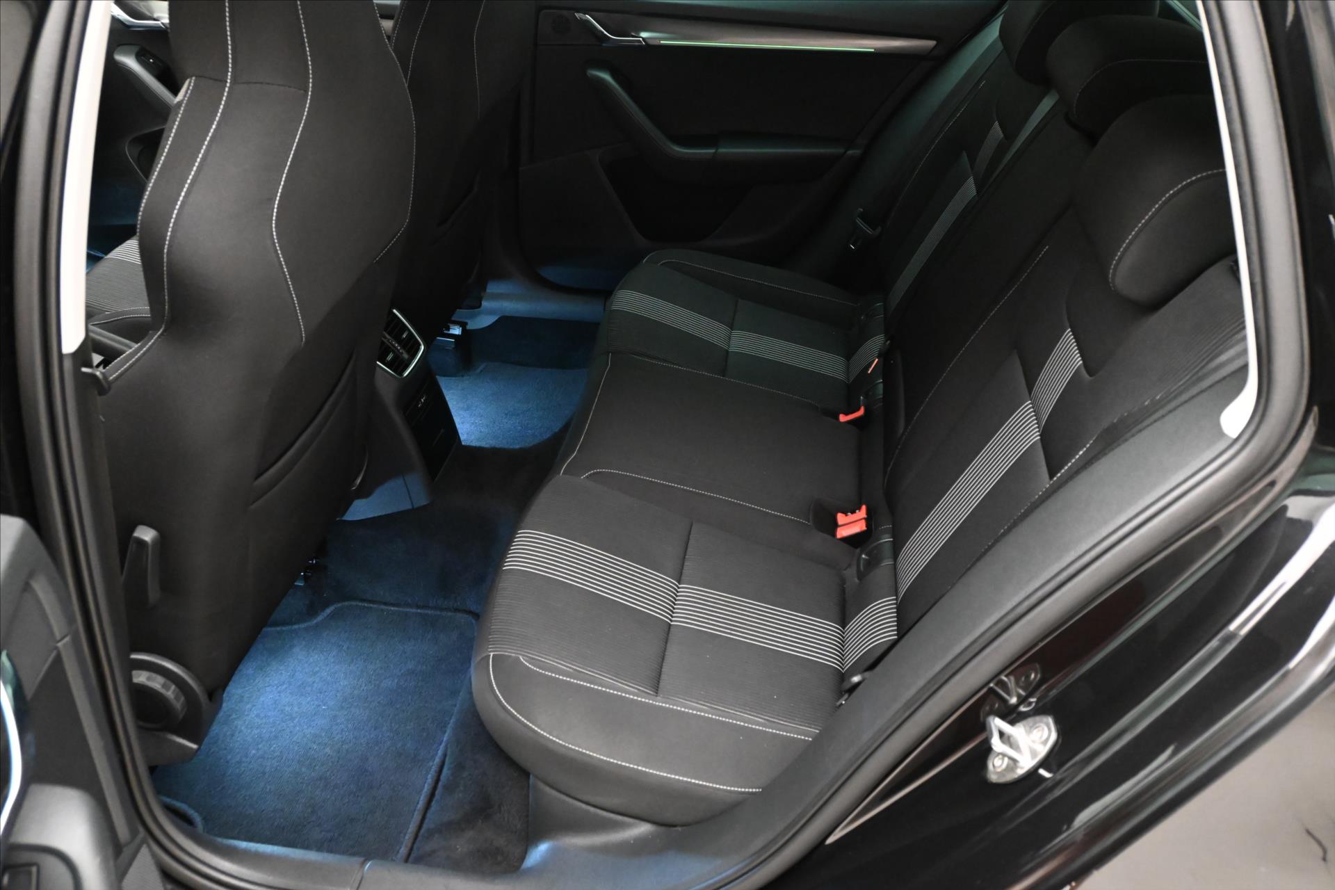 Main photo of the car Skoda Octavia 2.0 TDI 110kW 4x4 Towable Warranty up to 5 years (14)