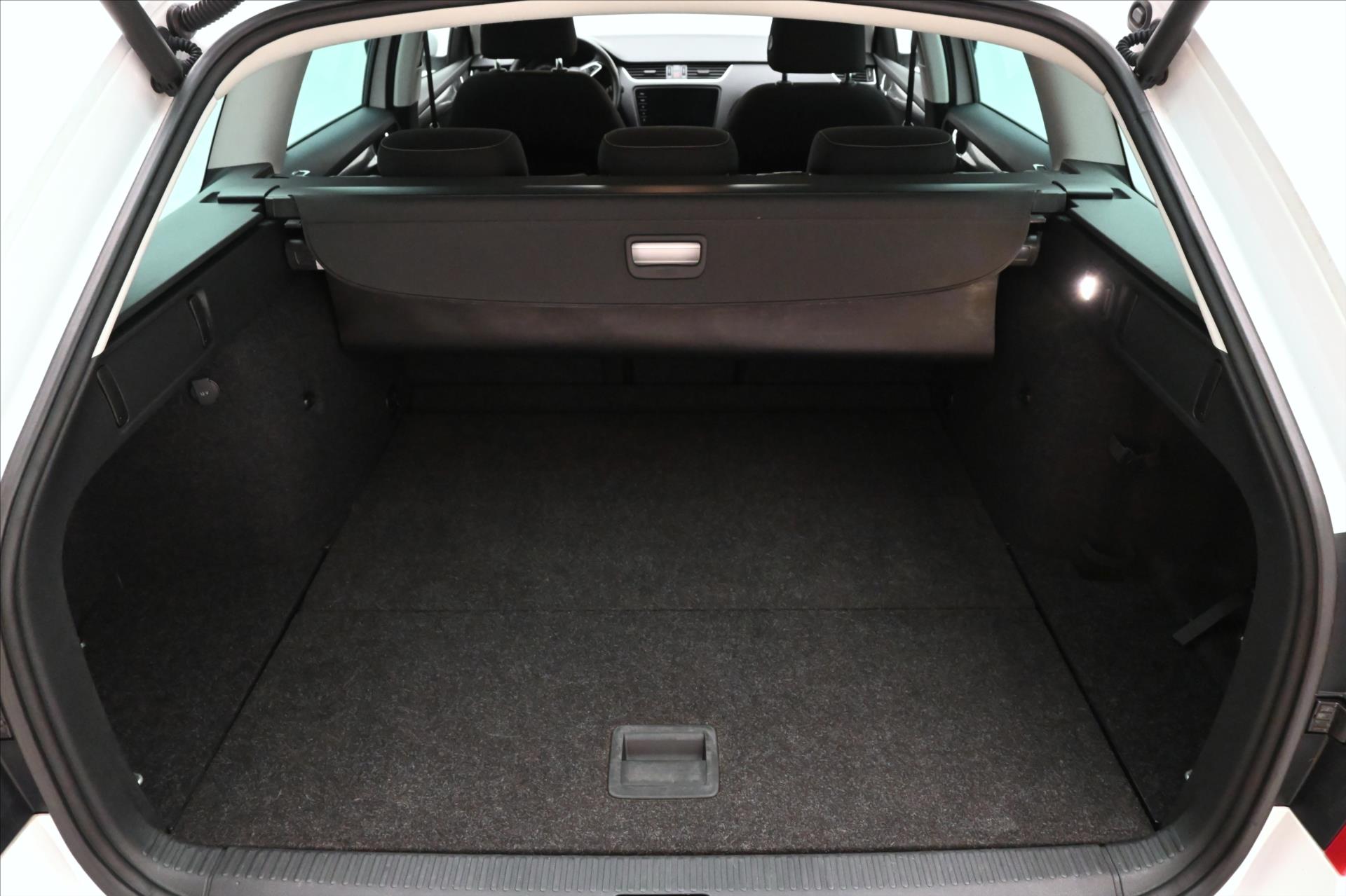 Main photo of the car Skoda Octavia 2,0 TDI 110 kW DSG Clever Záruka až 5 let (10)