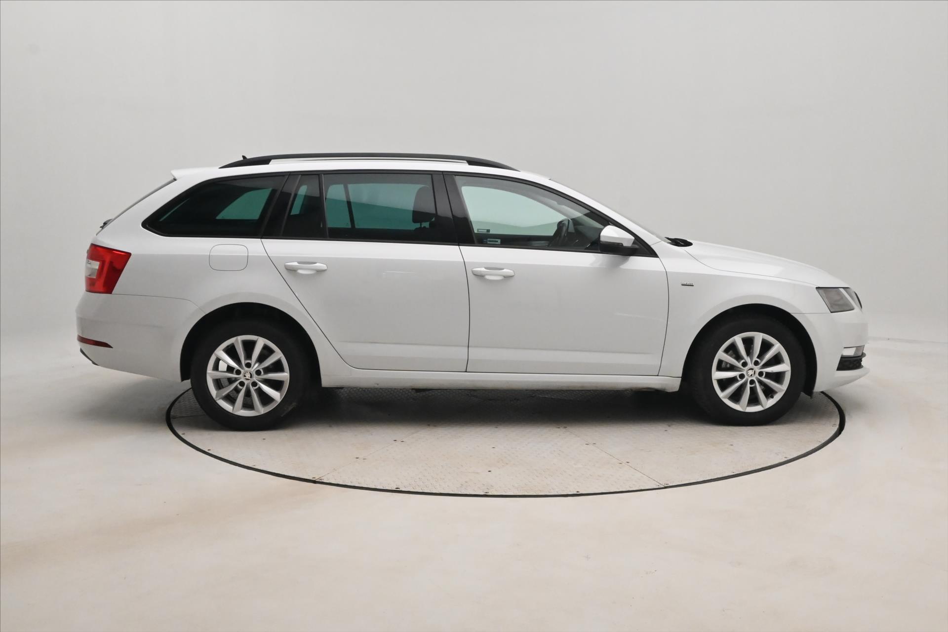 Main photo of the car Skoda Octavia 2,0 TDI 110 kW DSG Clever Záruka až 5 let (4)