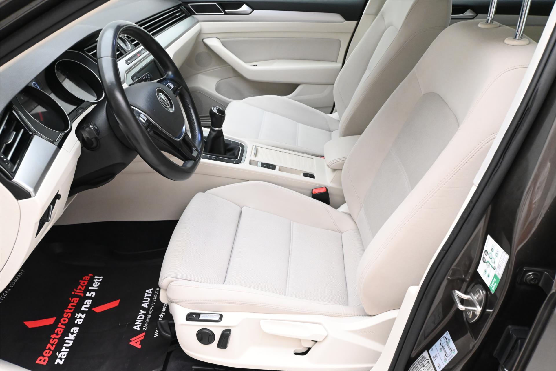 Main photo of the car Volkswagen Passat 2.0 TDI 110kW Towing Warranty up to 5 years (14)