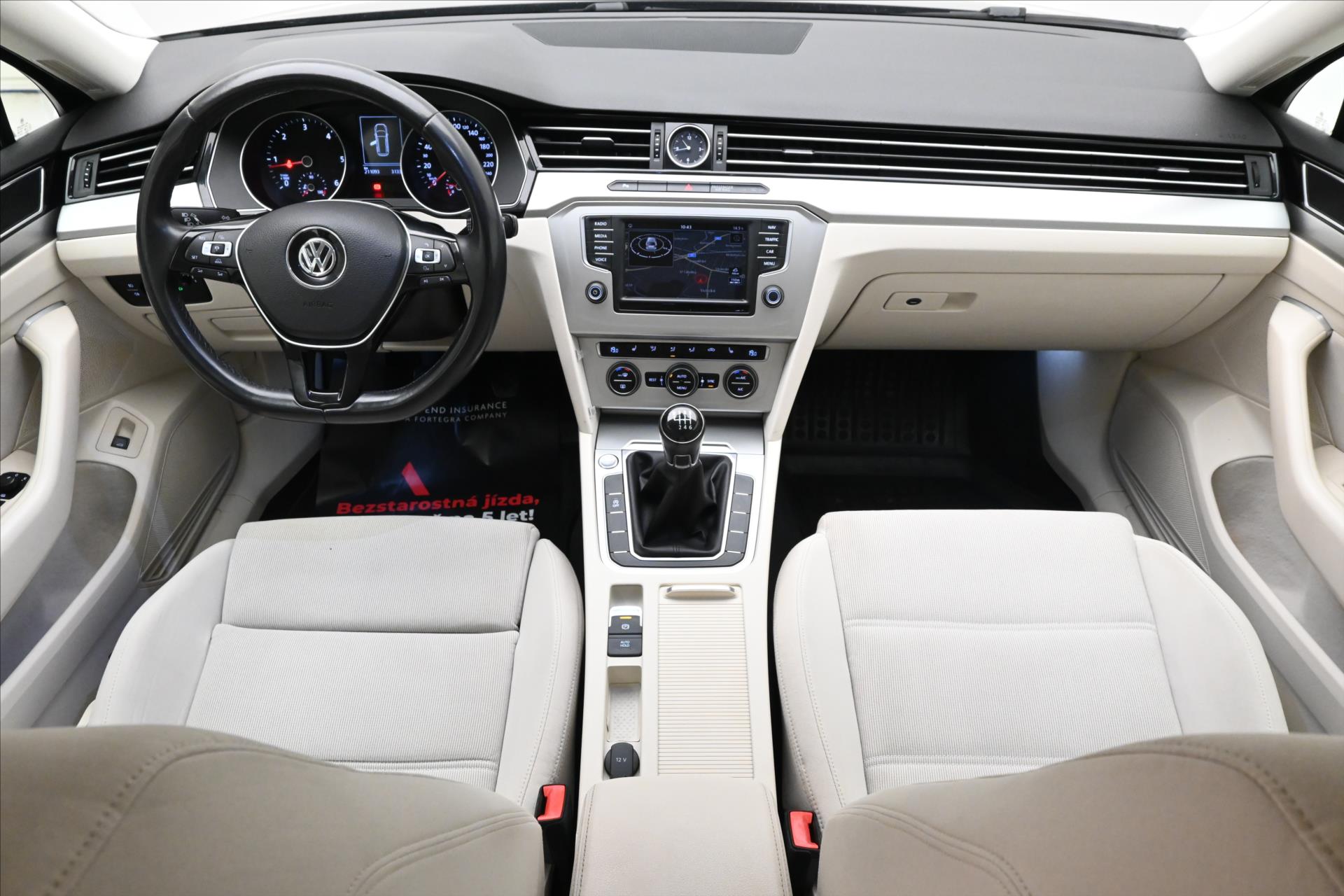 Main photo of the car Volkswagen Passat 2.0 TDI 110kW Towing Warranty up to 5 years (16)