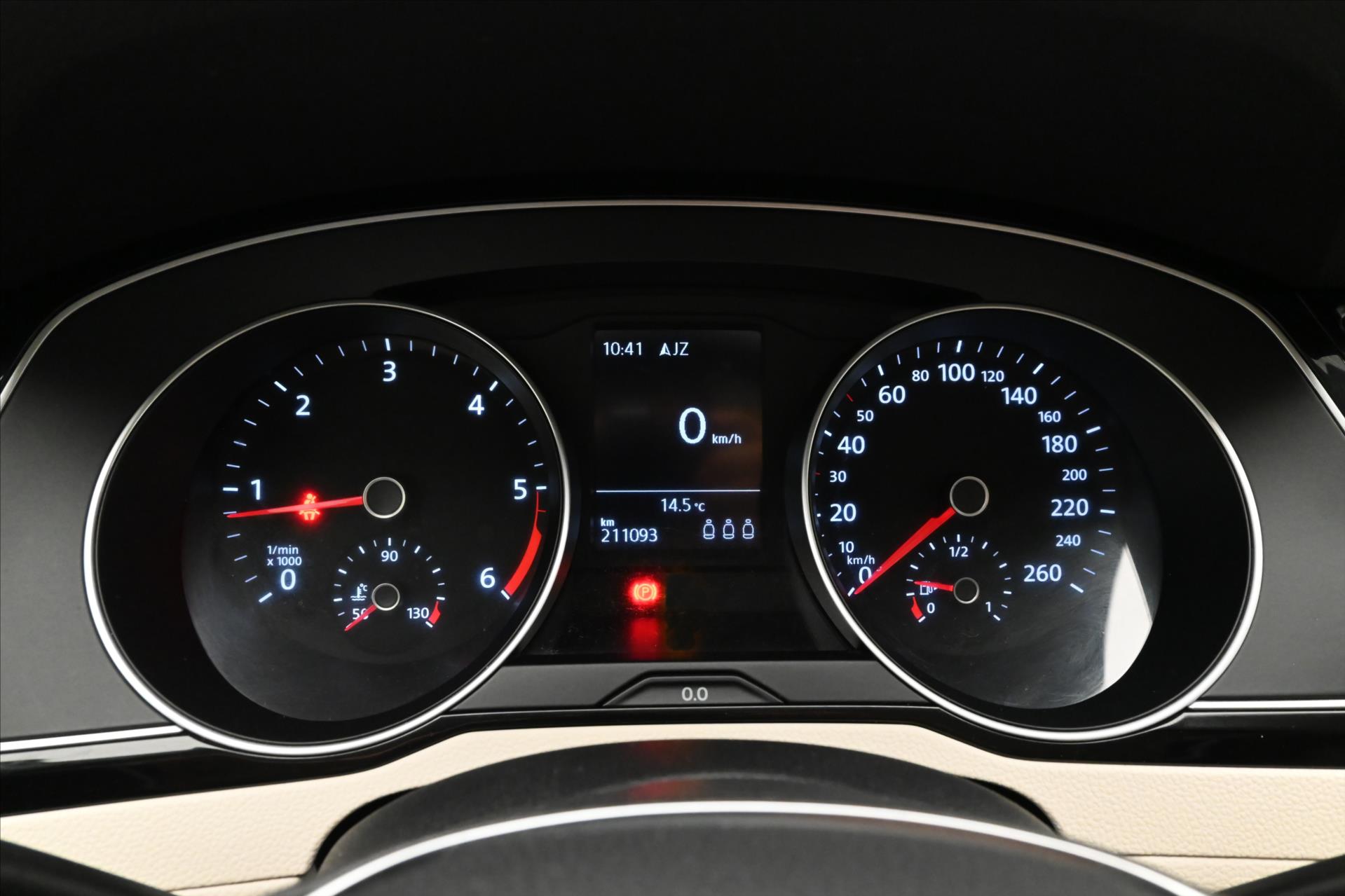 Main photo of the car Volkswagen Passat 2.0 TDI 110kW Towing Warranty up to 5 years (17)