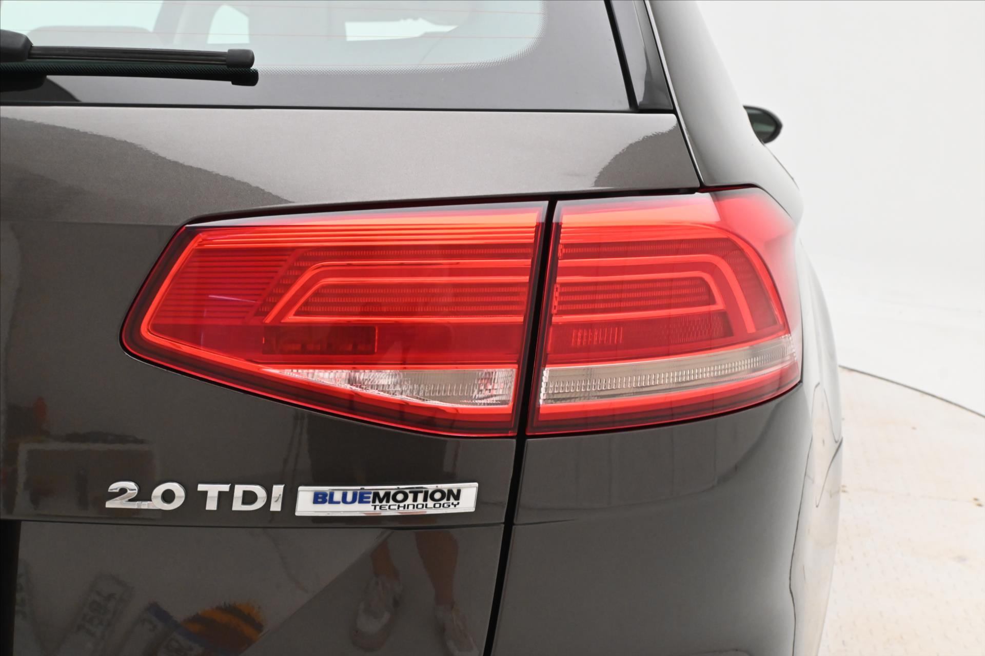 Main photo of the car Volkswagen Passat 2.0 TDI 110kW Towing Warranty up to 5 years (32)