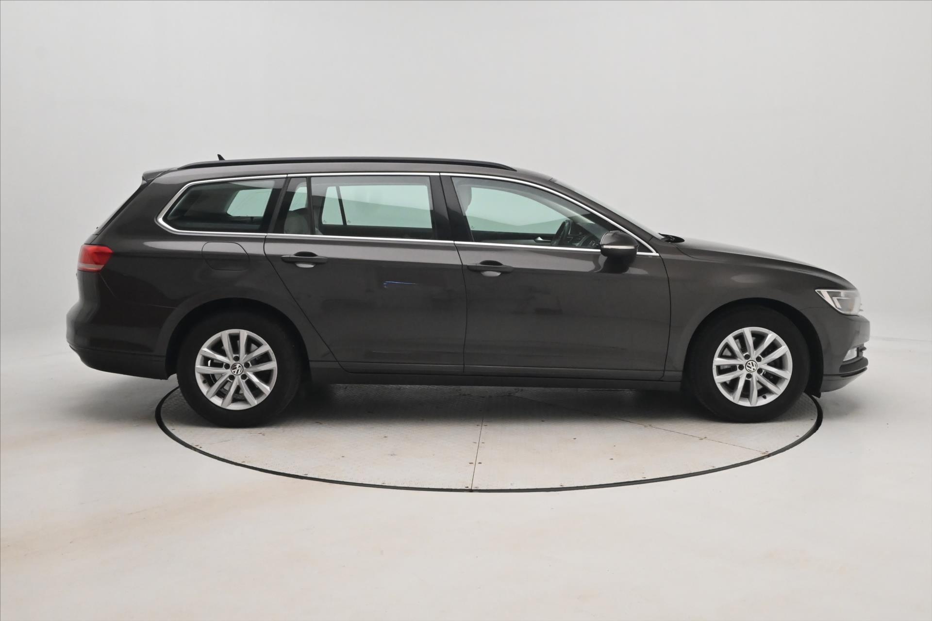 Main photo of the car Volkswagen Passat 2.0 TDI 110kW Towing Warranty up to 5 years (5)