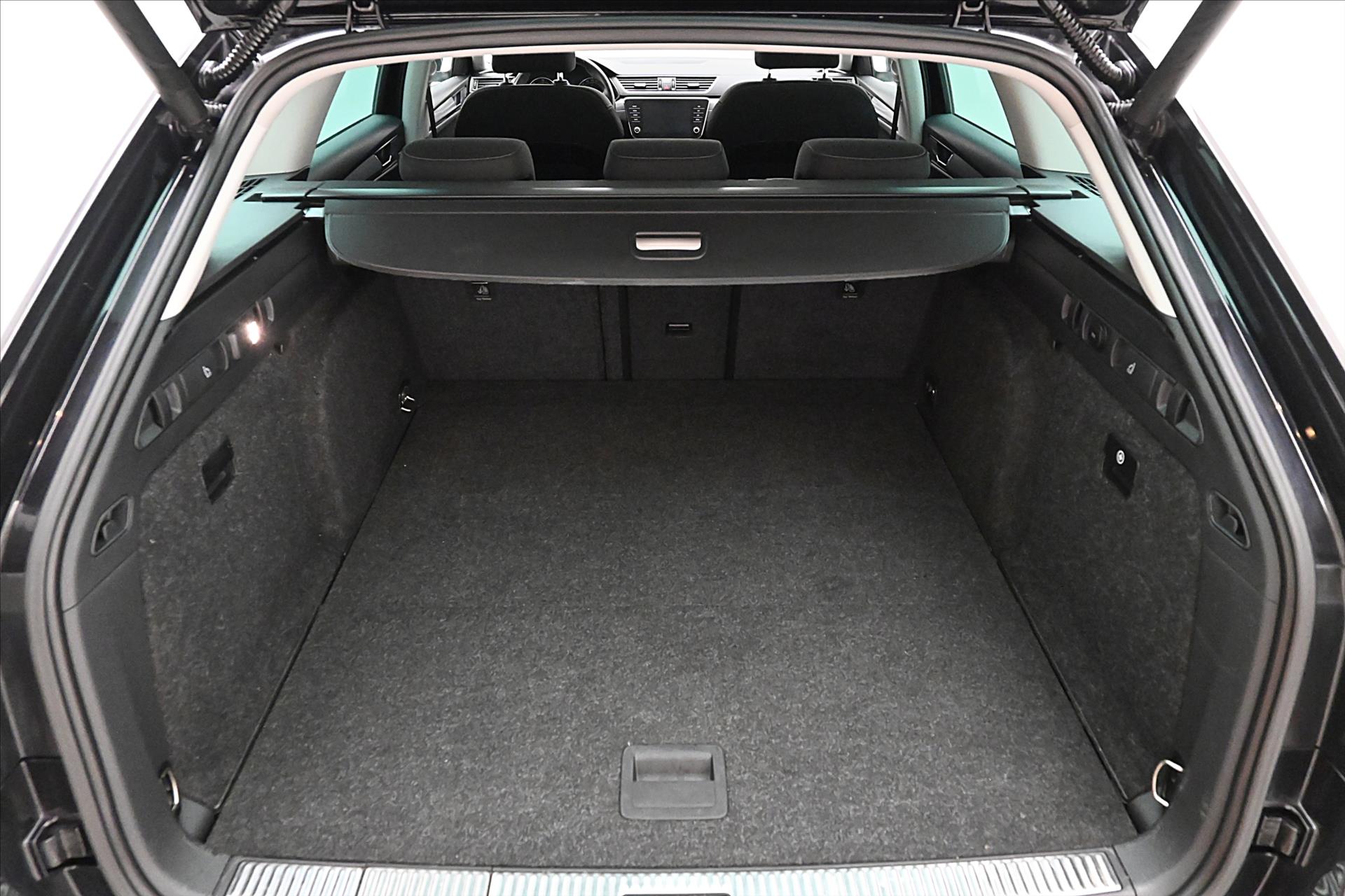 Hlavní fotografie vozu Škoda Superb 2,0 TDI 110 kW 4x4 Style Panorama Záruka až 5 let (10)