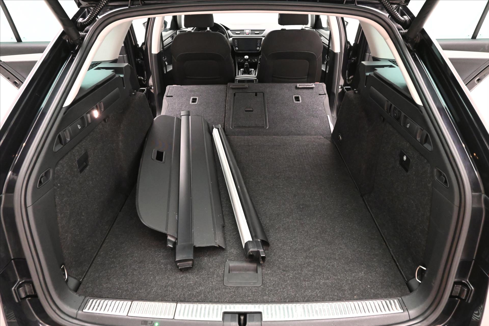 Hlavní fotografie vozu Škoda Superb 2,0 TDI 110 kW 4x4 Style Panorama Záruka až 5 let (11)