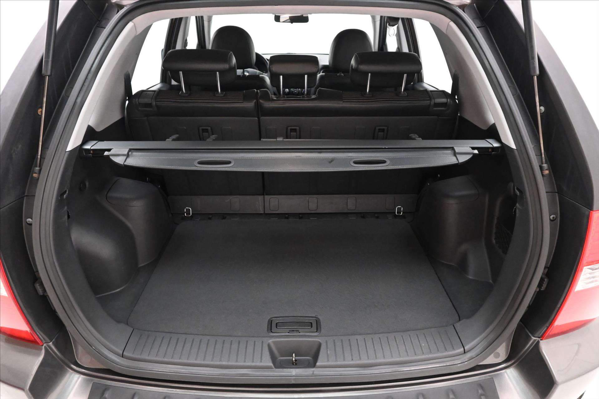 Main photo of the car Kia Sportage 2.0 i 104 kW Towable (10)