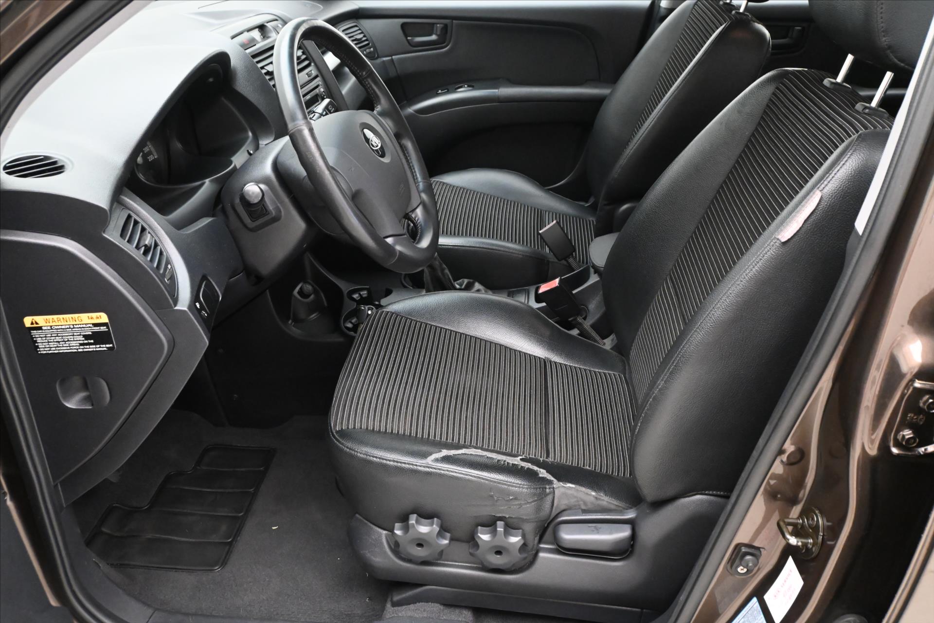 Main photo of the car Kia Sportage 2.0 i 104 kW Towable (13)