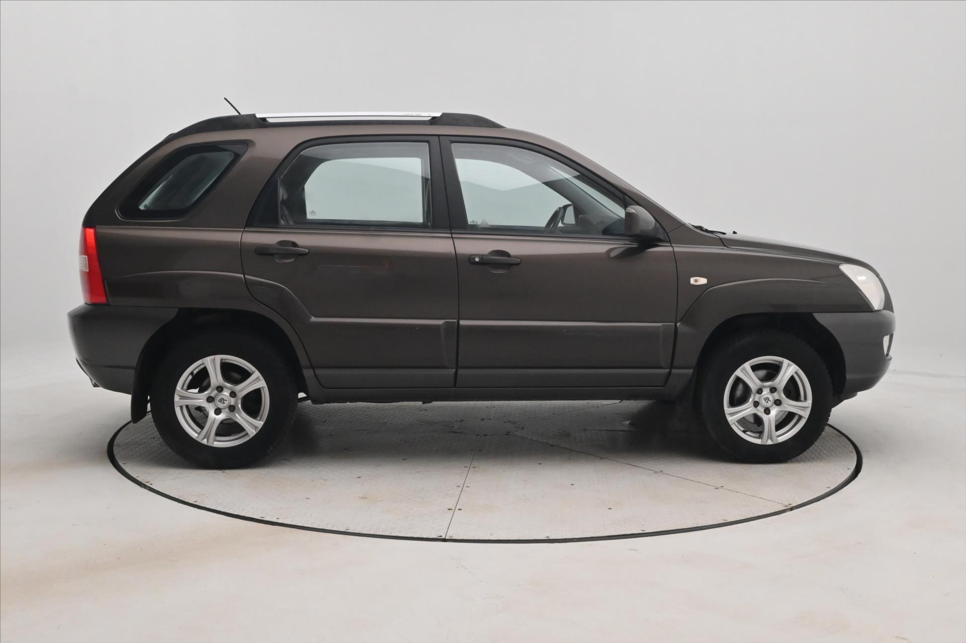 Main photo of the car Kia Sportage 2.0 i 104 kW Towable (4)