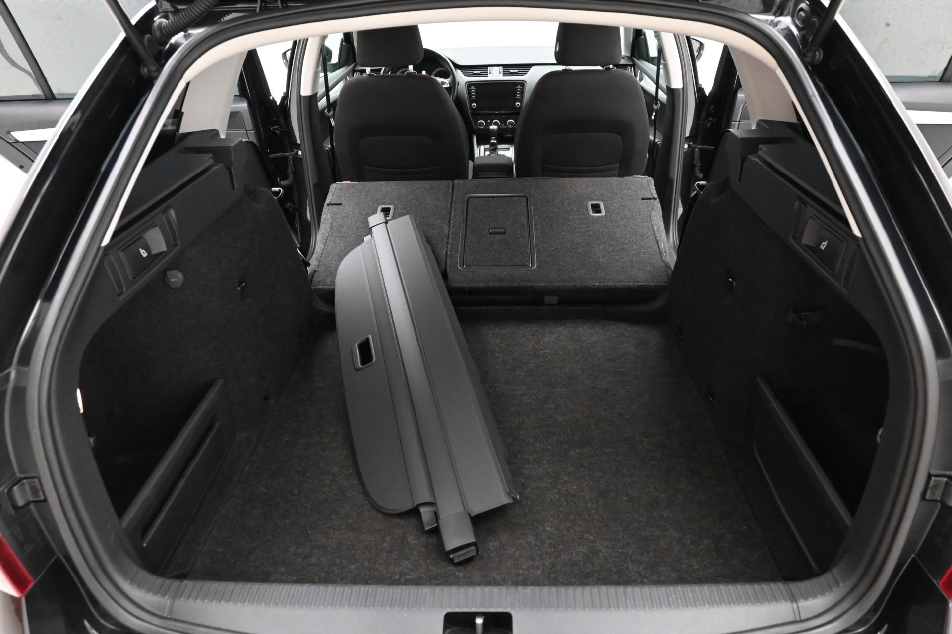 Hlavní fotografie vozu Škoda Octavia 2,0 TDI 110kW Tažné DSG Záruka až 5 let (11)