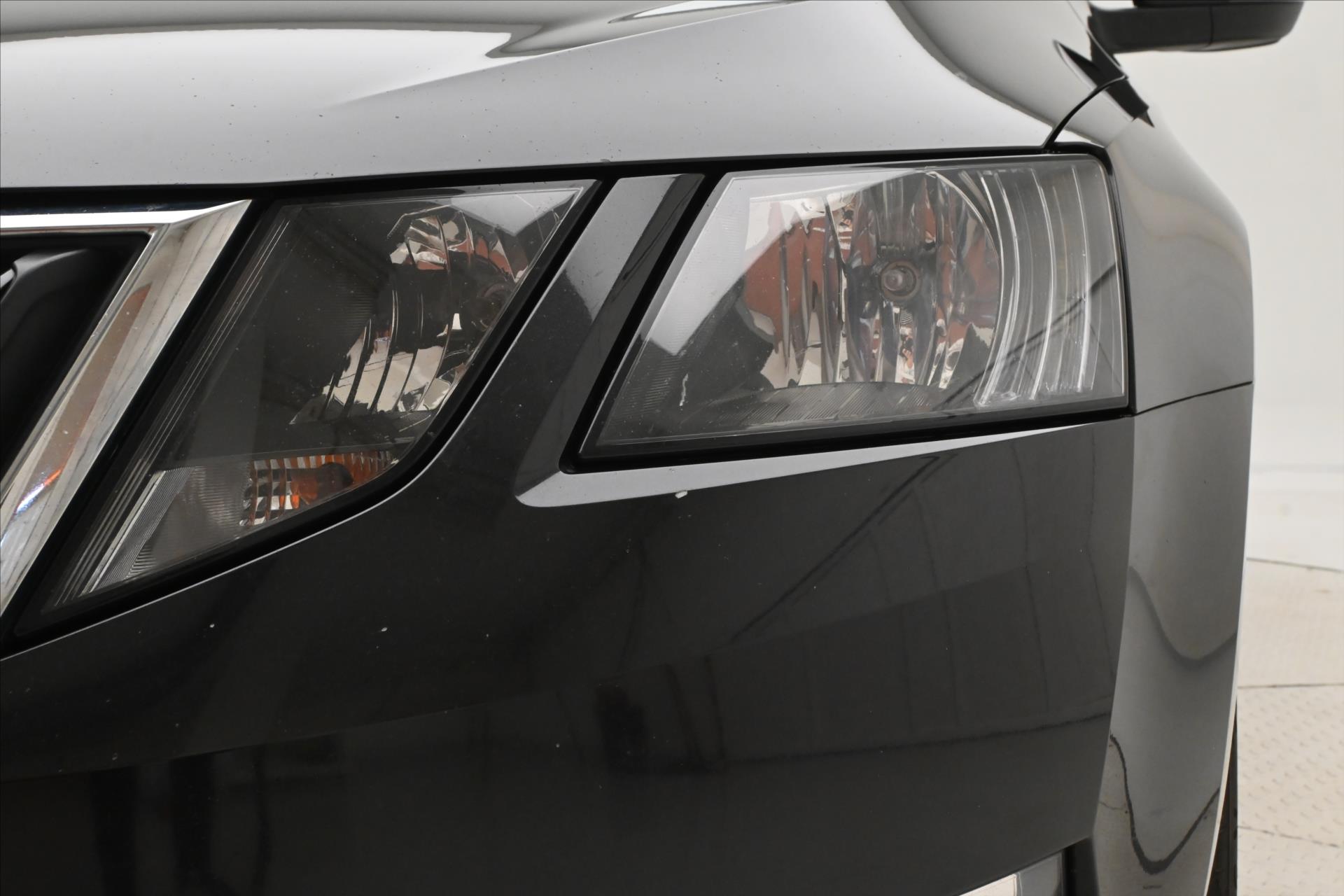 Hlavní fotografie vozu Škoda Octavia 2,0 TDI 110kW Tažné DSG Záruka až 5 let (27)