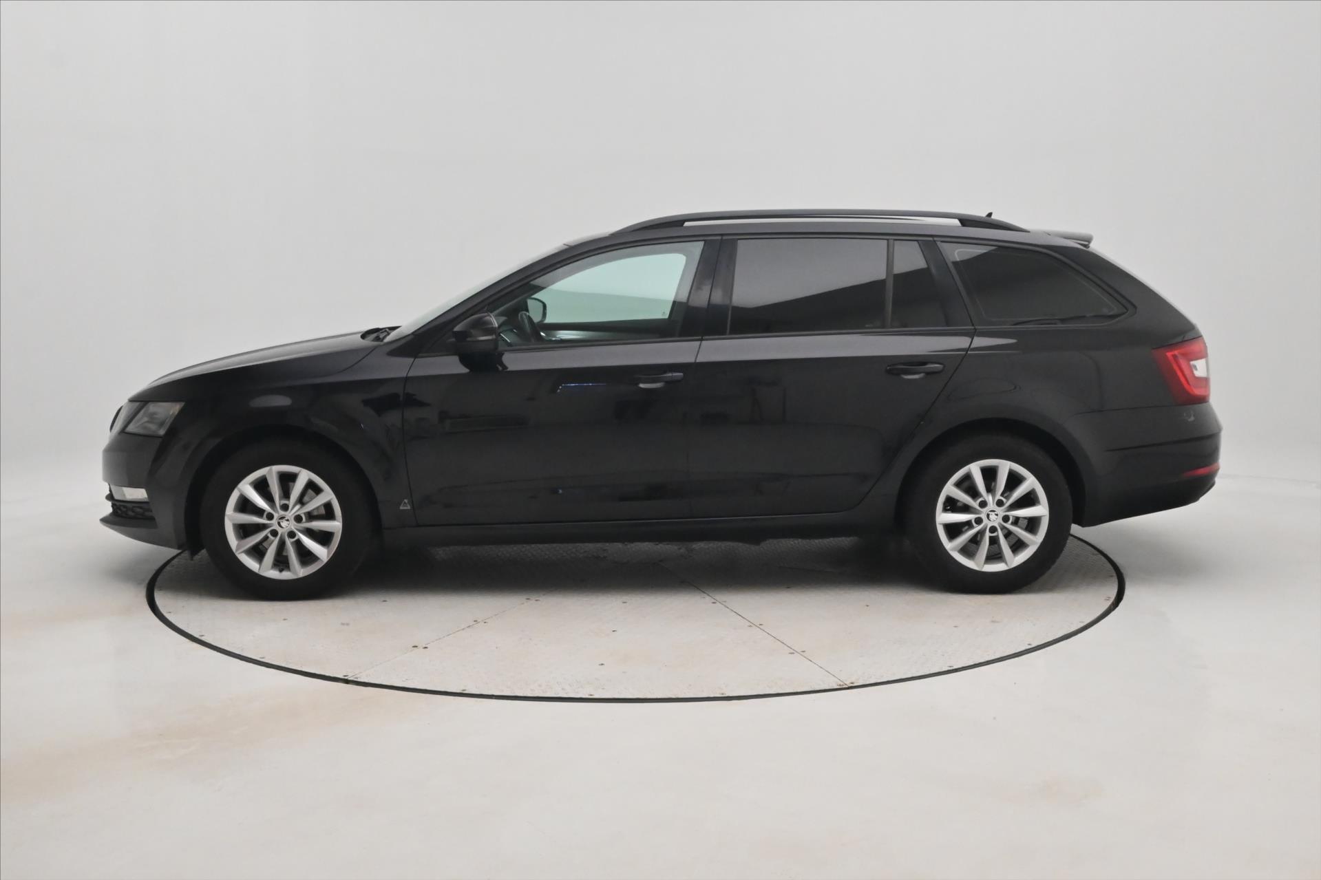 Hlavní fotografie vozu Škoda Octavia 2,0 TDI 110kW Tažné DSG Záruka až 5 let (8)