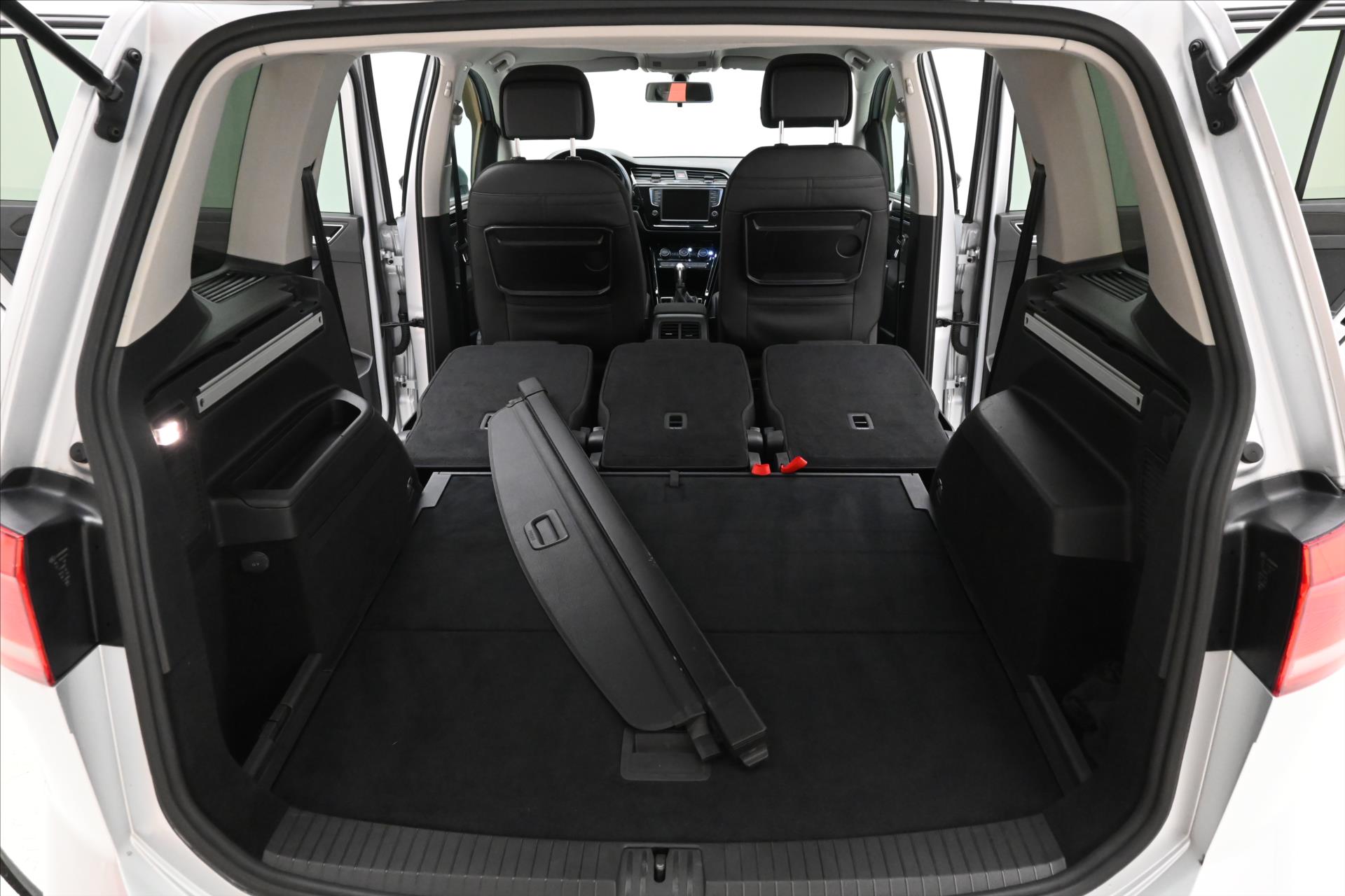 Hlavní fotografie vozu Volkswagen Touran 2,0 TDI 110kW DSG Záruka až 5 let (12)