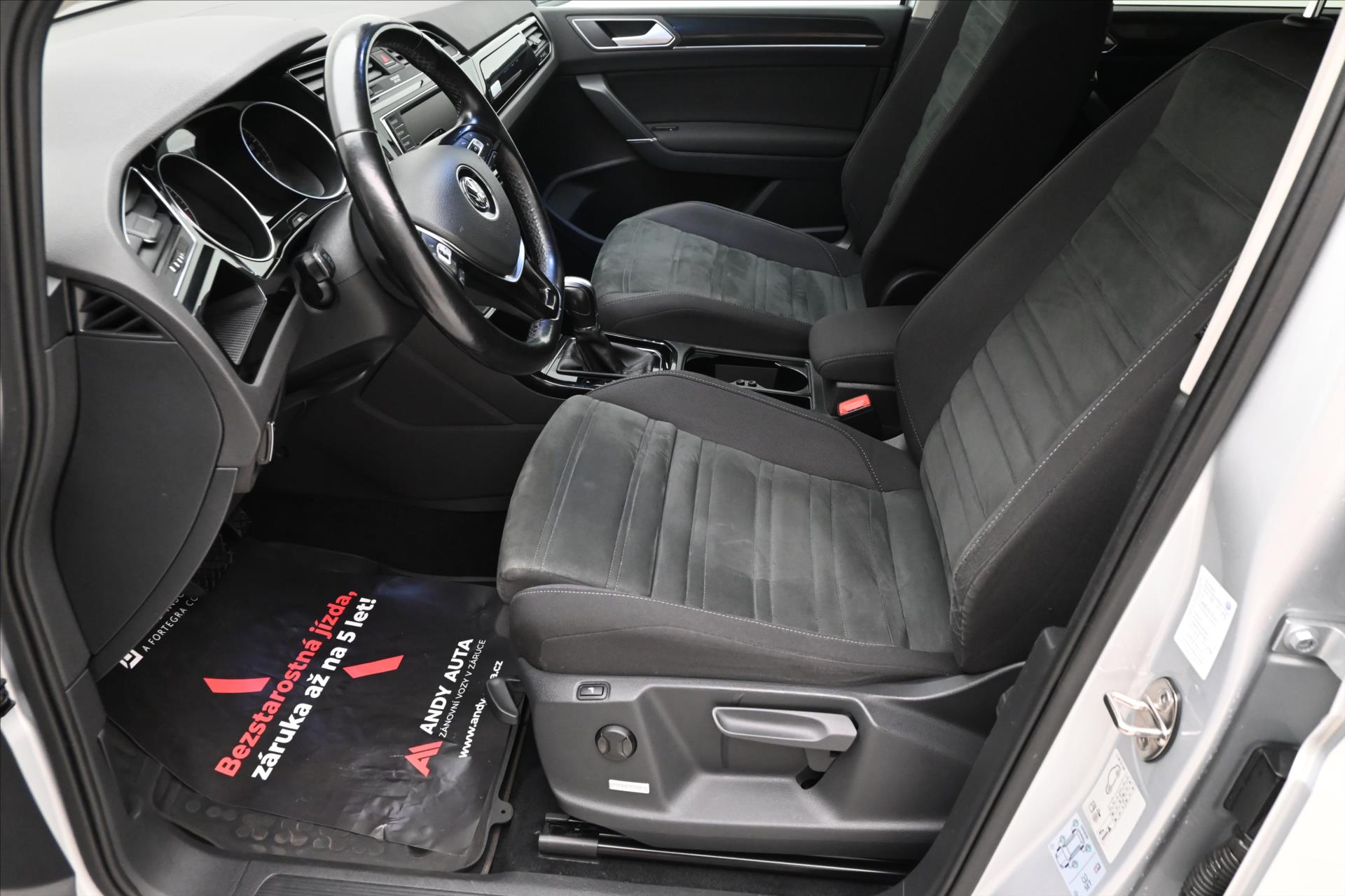 Hlavní fotografie vozu Volkswagen Touran 2,0 TDI 110kW DSG Záruka až 5 let (14)