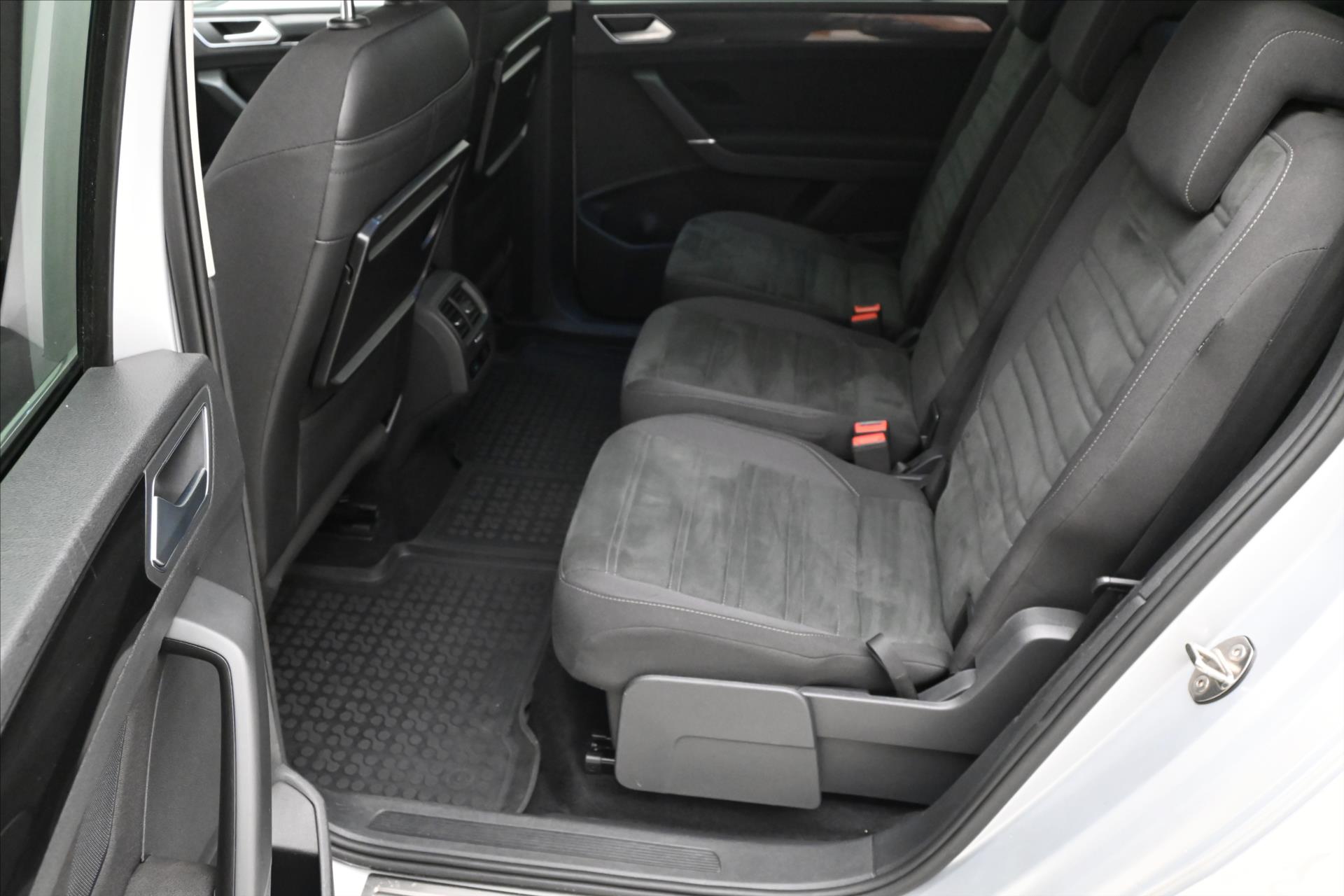 Hlavní fotografie vozu Volkswagen Touran 2,0 TDI 110kW DSG Záruka až 5 let (15)