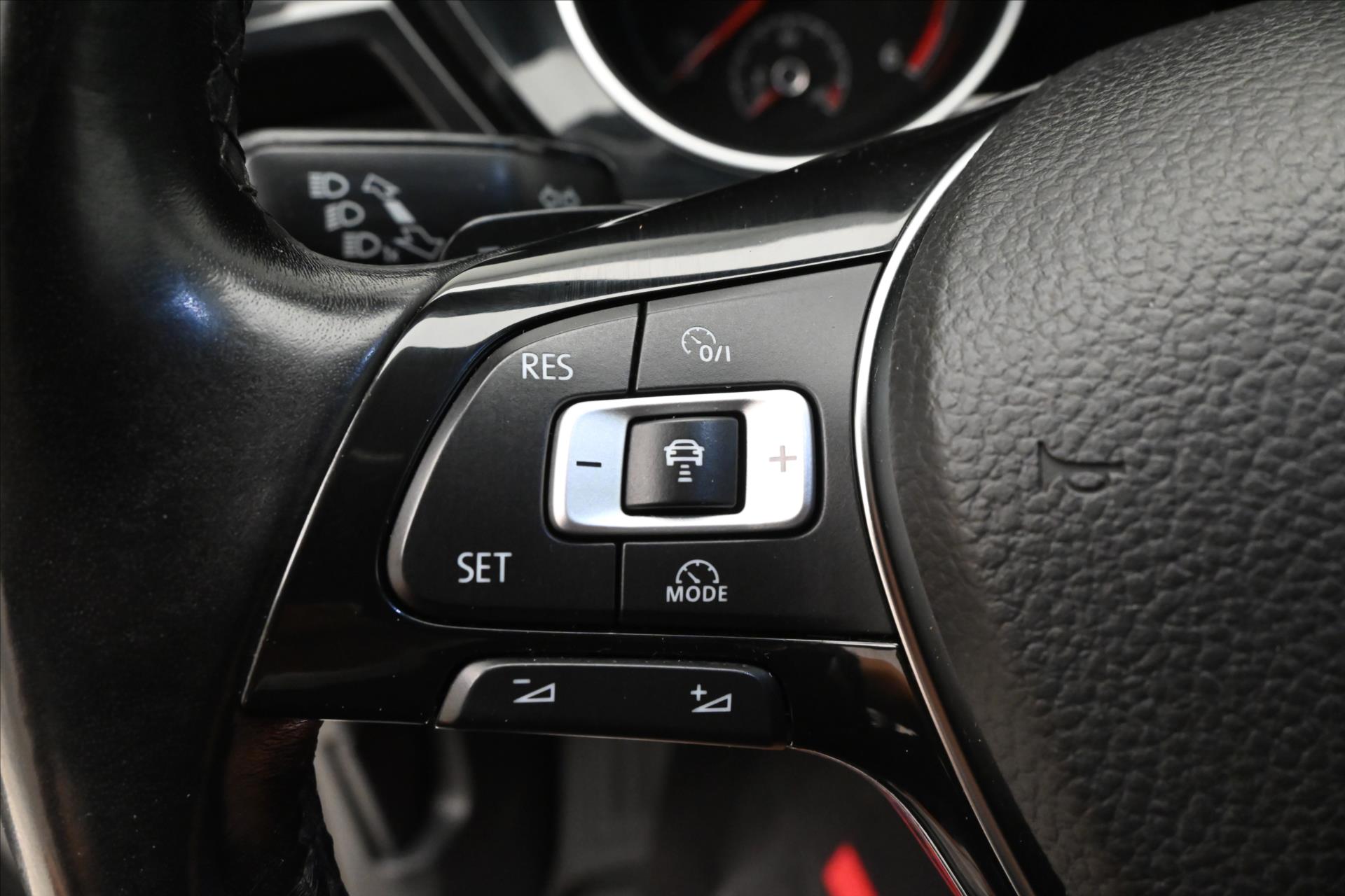Hlavní fotografie vozu Volkswagen Touran 2,0 TDI 110kW DSG Záruka až 5 let (23)