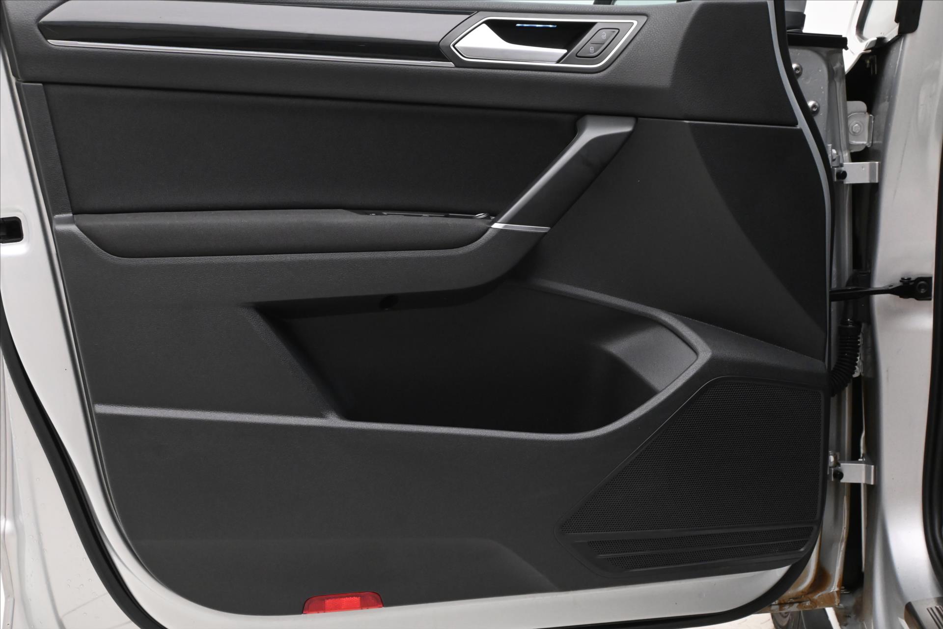 Hlavní fotografie vozu Volkswagen Touran 2,0 TDI 110kW DSG Záruka až 5 let (25)