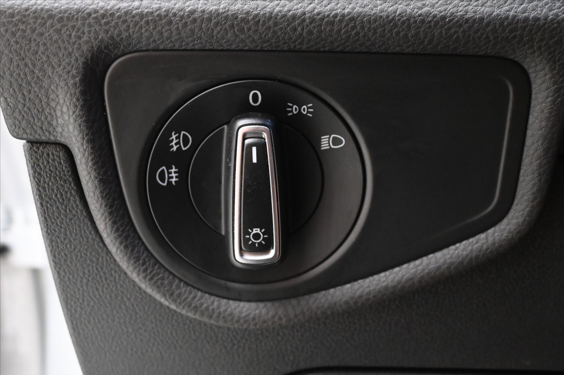 Hlavní fotografie vozu Volkswagen Touran 2,0 TDI 110kW DSG Záruka až 5 let (27)