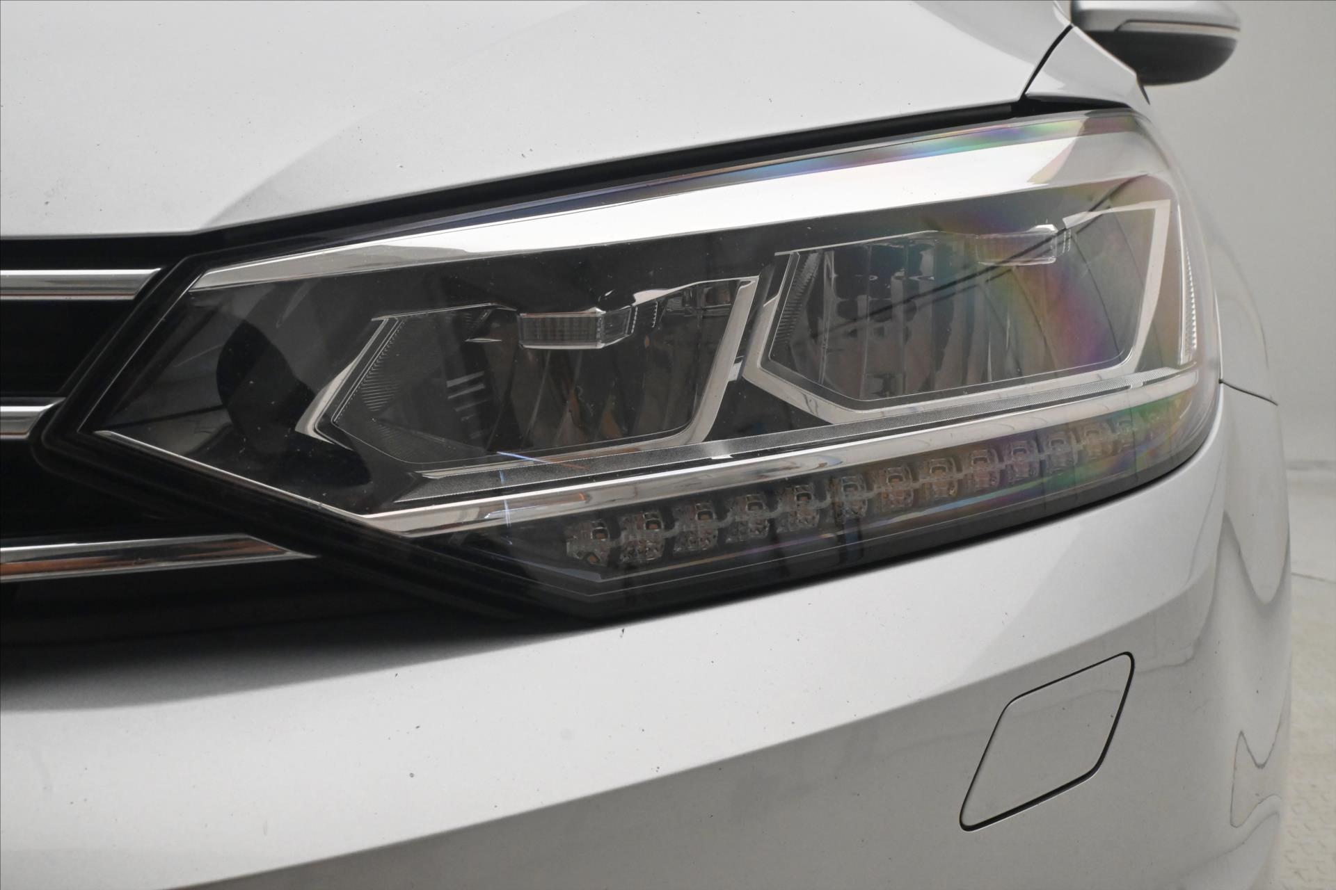 Hlavní fotografie vozu Volkswagen Touran 2,0 TDI 110kW DSG Záruka až 5 let (29)