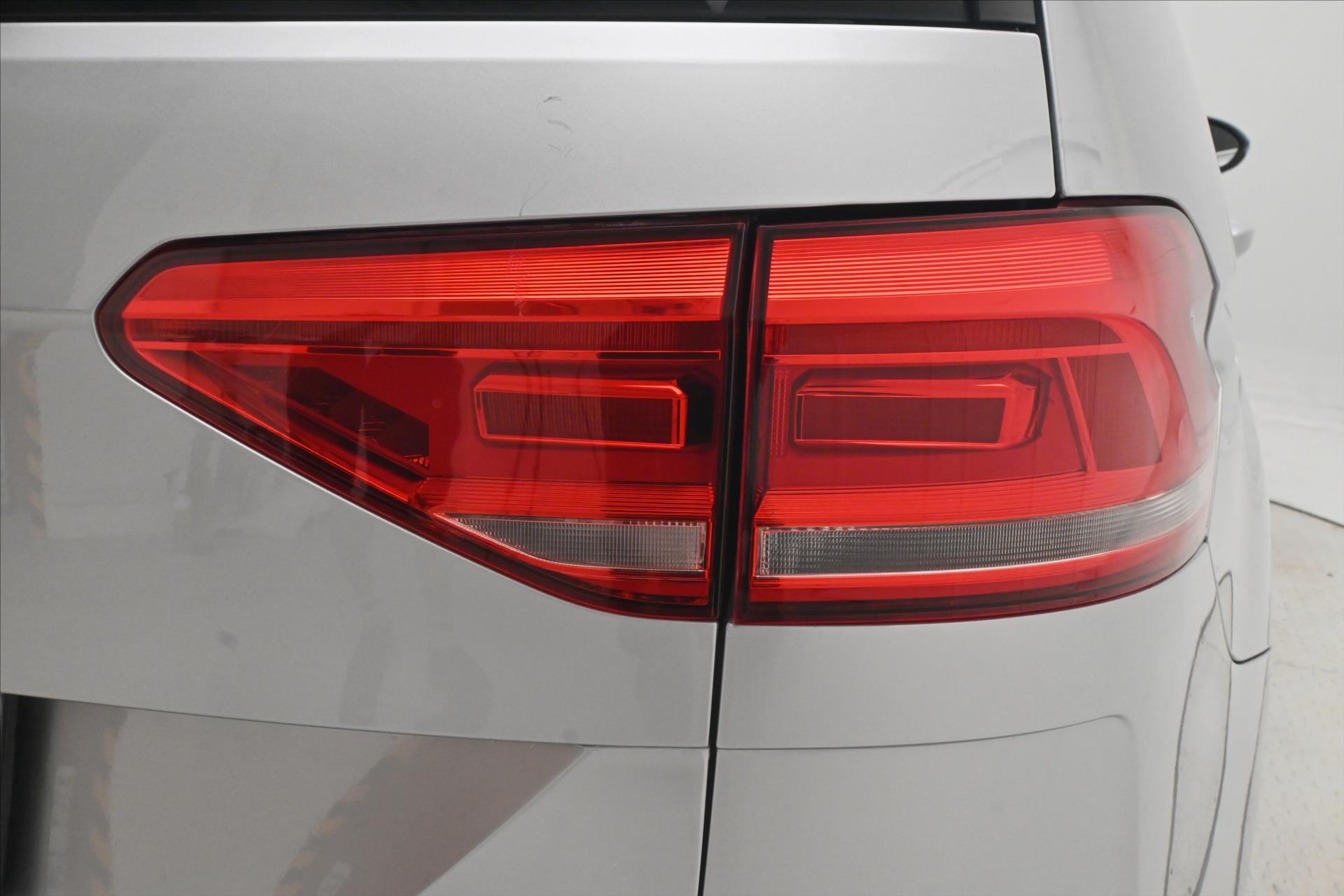 Hlavní fotografie vozu Volkswagen Touran 2,0 TDI 110kW DSG Záruka až 5 let (30)