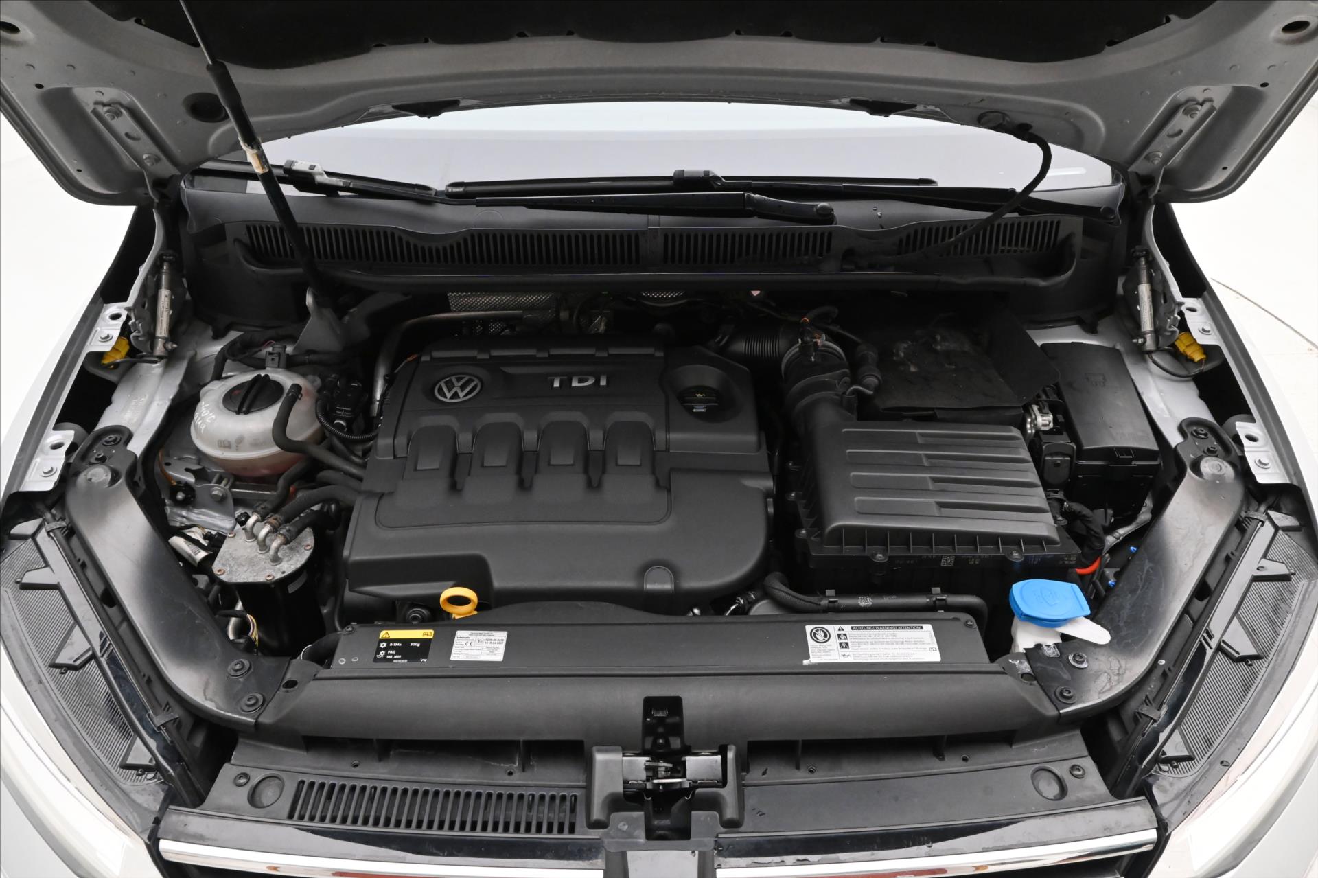 Hlavní fotografie vozu Volkswagen Touran 2,0 TDI 110kW DSG Záruka až 5 let (10)