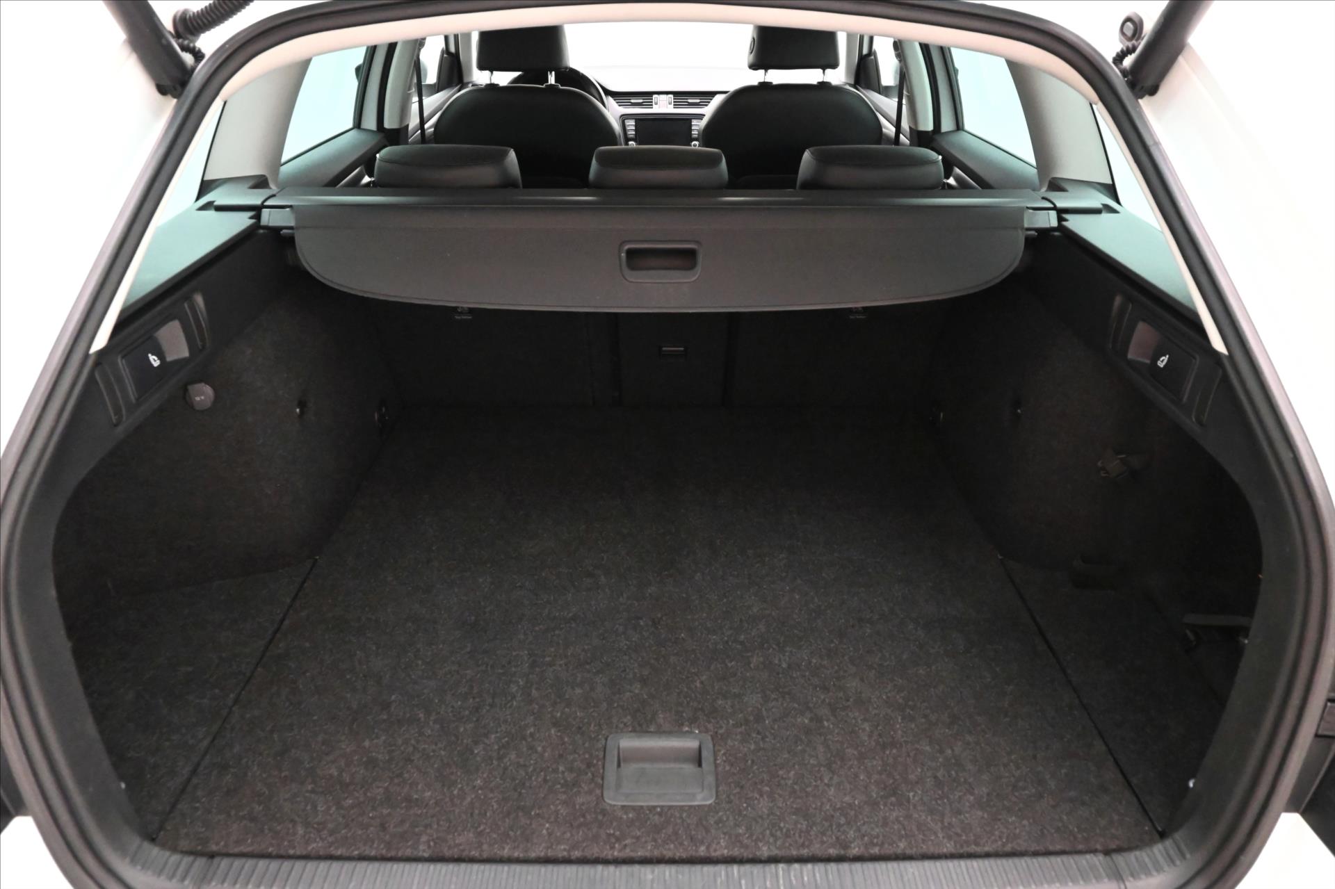 Hlavní fotografie vozu Škoda Octavia 2,0 TDI 135kW SCOUT DSG 4x4 Záruka až 5 let (10)